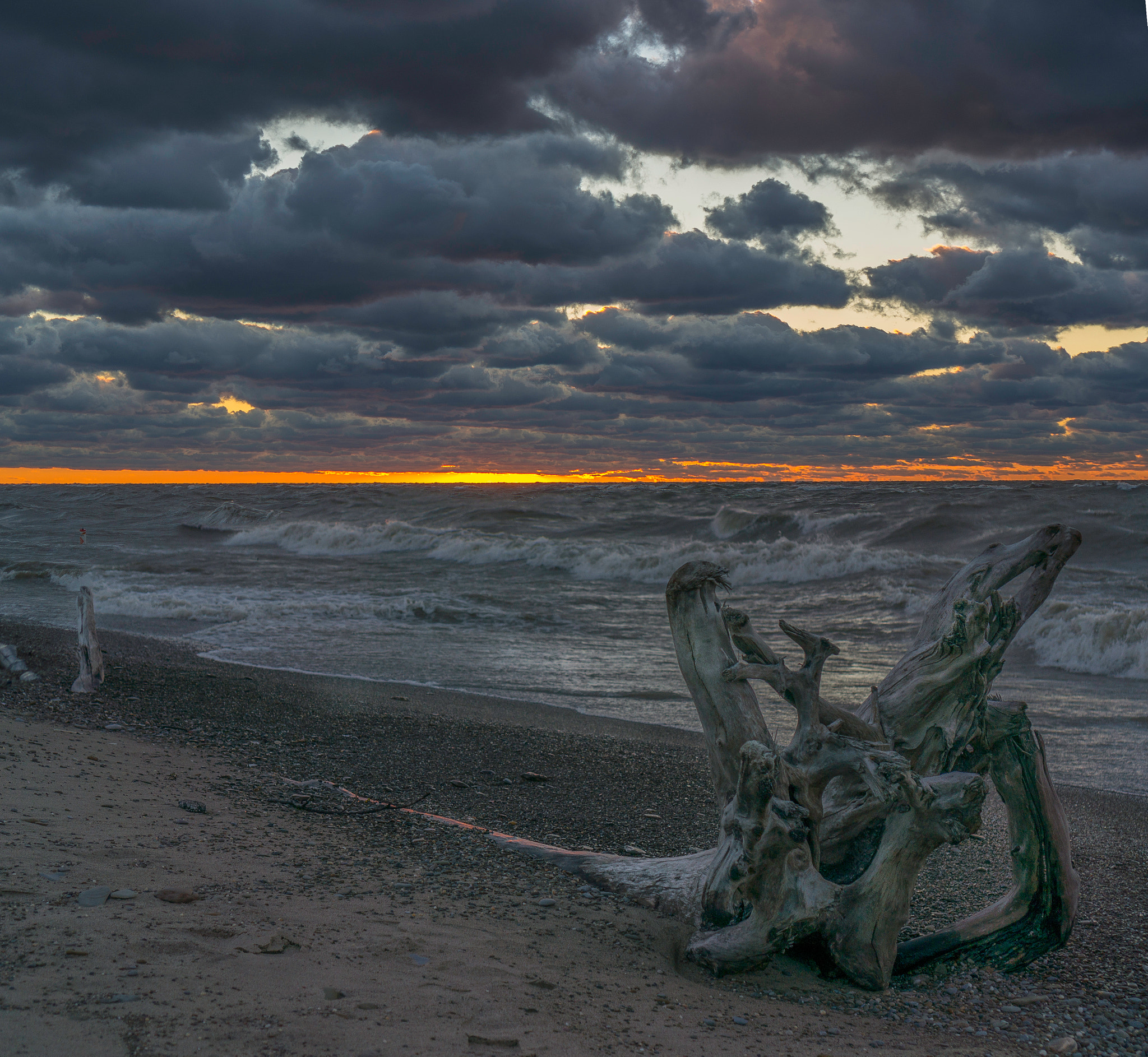 Sony Alpha NEX-5T + Sony E 35mm F1.8 OSS sample photo. Eerie lake erie photography