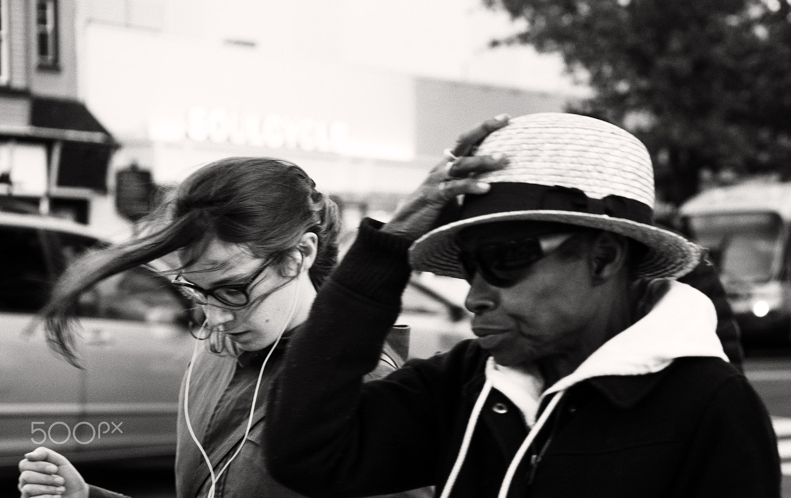 Sony a7S II + Sony Sonnar T* FE 55mm F1.8 ZA sample photo. Windy crosswalk photography