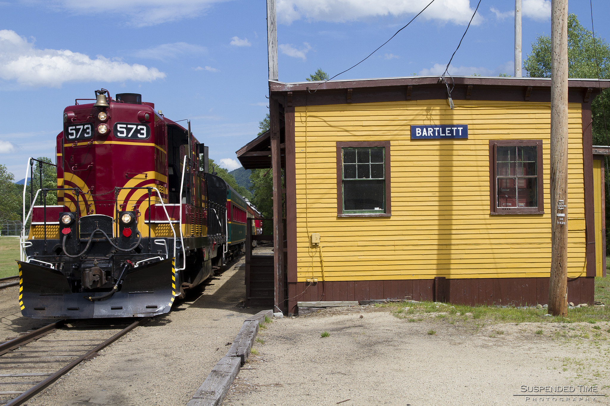 Canon EOS 7D + Sigma 18-50mm f/2.8 Macro sample photo. Valley train at bartlett photography