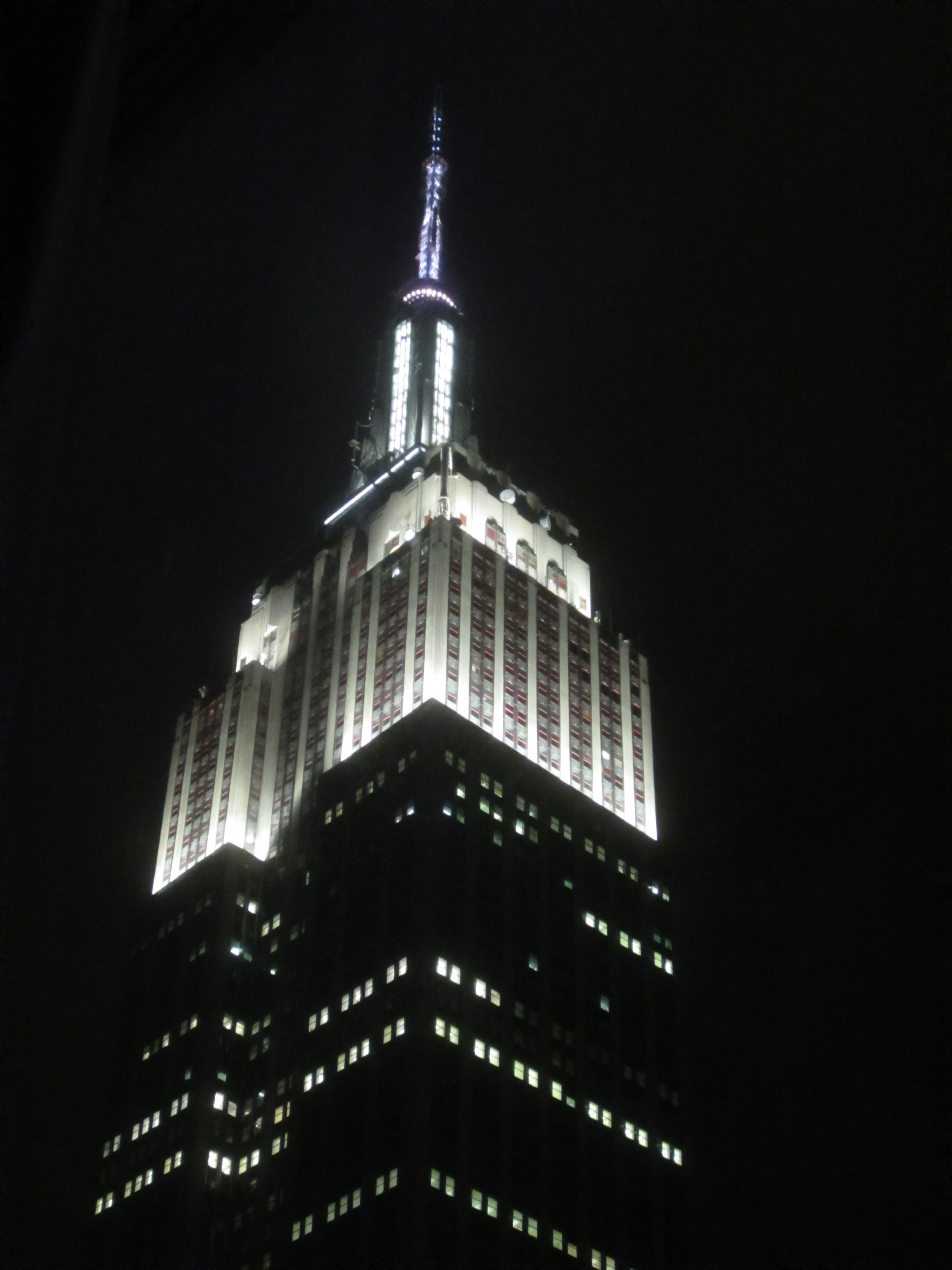 Canon PowerShot ELPH 300 HS (IXUS 220 HS / IXY 410F) sample photo. Empire state bldg 2 photography