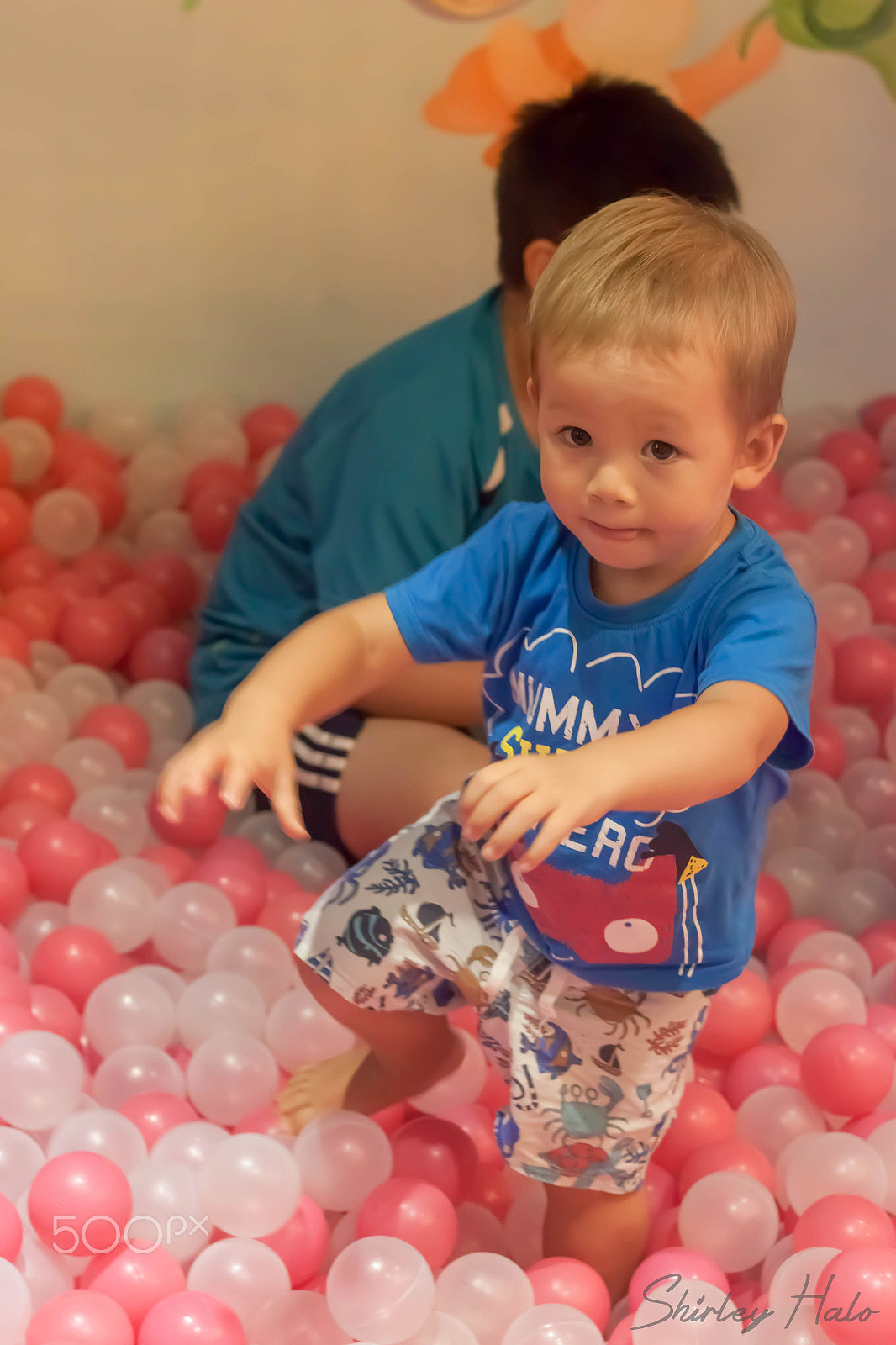 Canon EOS 500D (EOS Rebel T1i / EOS Kiss X3) sample photo. Ball pool photography