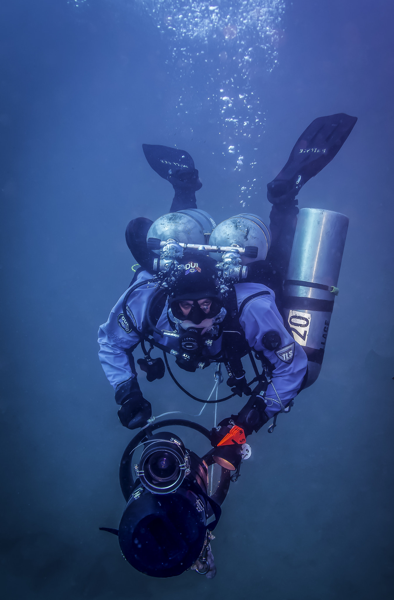 Tamron AF 28-75mm F2.8 XR Di LD Aspherical (IF) sample photo. Tek diver photography
