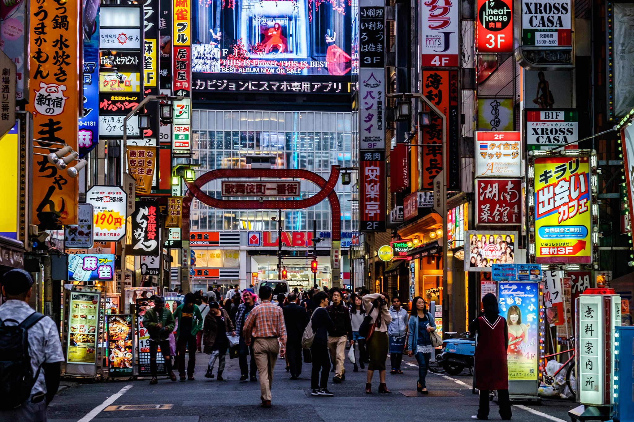 Fujifilm X-T1 + Fujifilm XF 56mm F1.2 R APD sample photo. Kabukityo photography