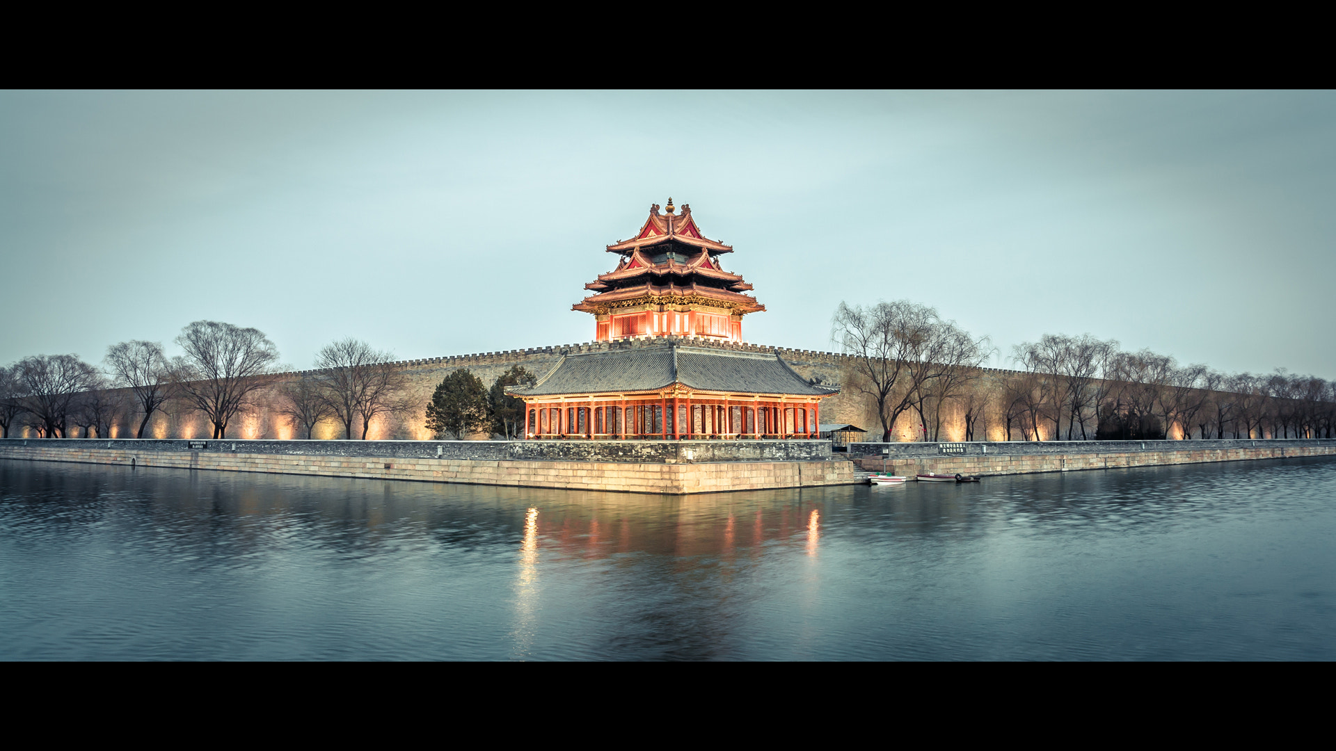 Canon EOS 450D (EOS Rebel XSi / EOS Kiss X2) + Canon EF 17-40mm F4L USM sample photo. The palace museum photography