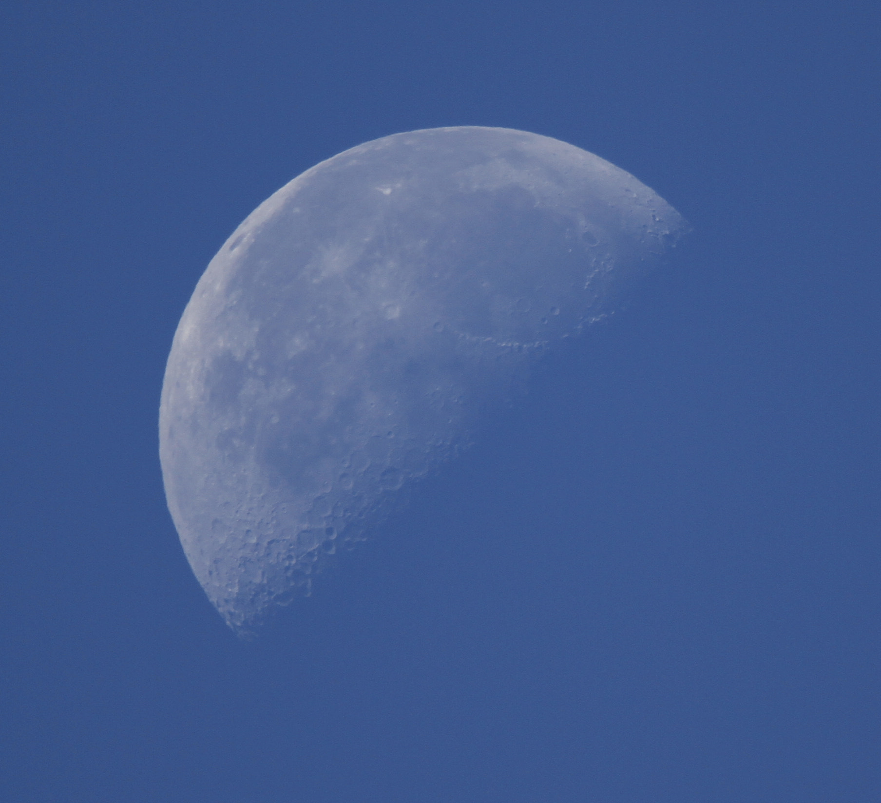 Canon EOS 7D + Sigma 150-600mm F5-6.3 DG OS HSM | C sample photo. The daytime moon photography