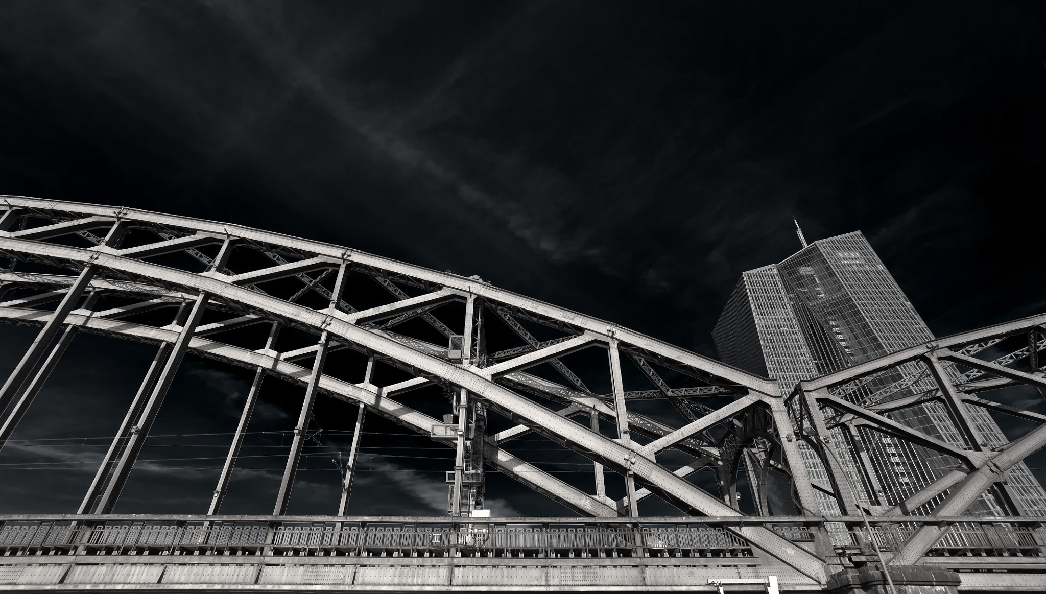 Nikon AF-S Nikkor 18-35mm F3.5-4.5G ED sample photo. Bridge below the ecb photography