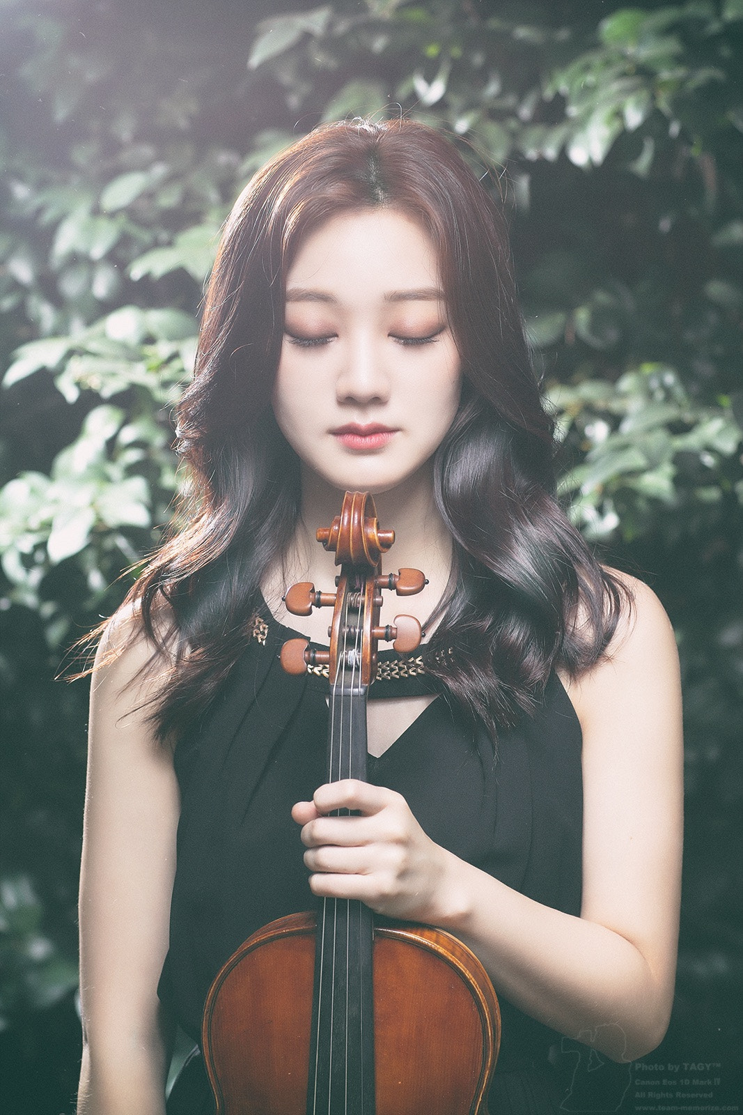 Canon EF 85mm F1.2L II USM sample photo. Violinist photography
