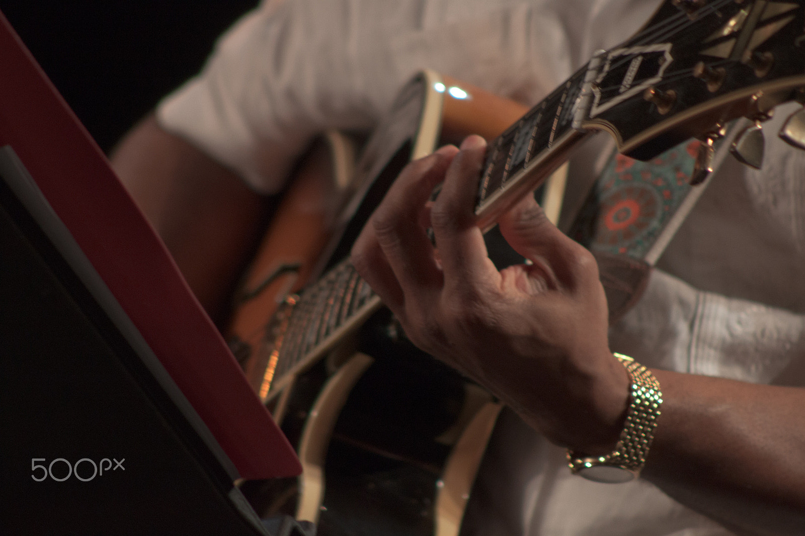 Canon EF 75-300mm f/4-5.6 USM sample photo. Guitarrista photography