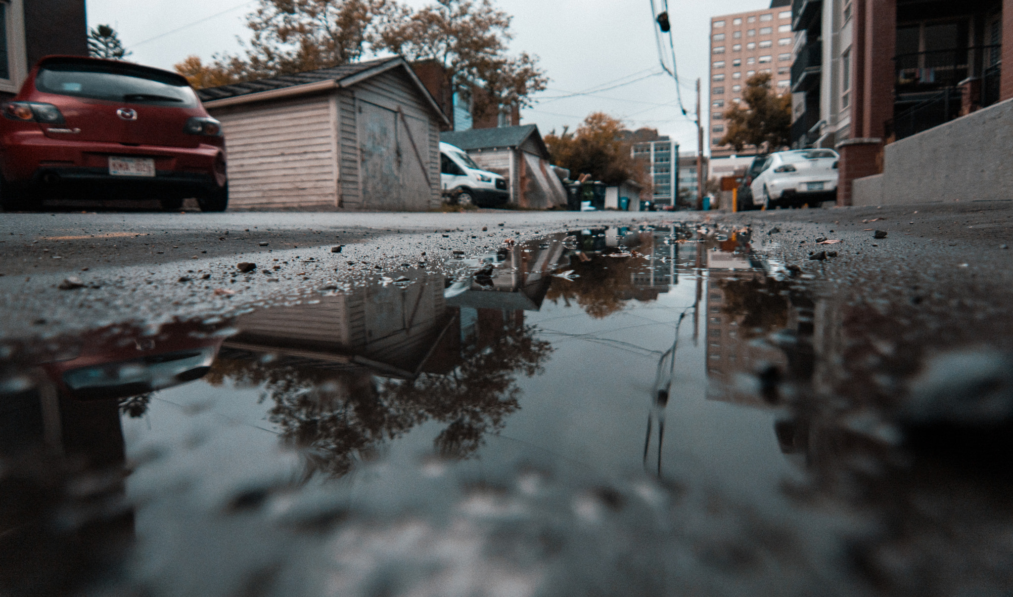 Sony a6300 + 11-16mm F2.8 G sample photo. Cool reflection in yycs beltline photography
