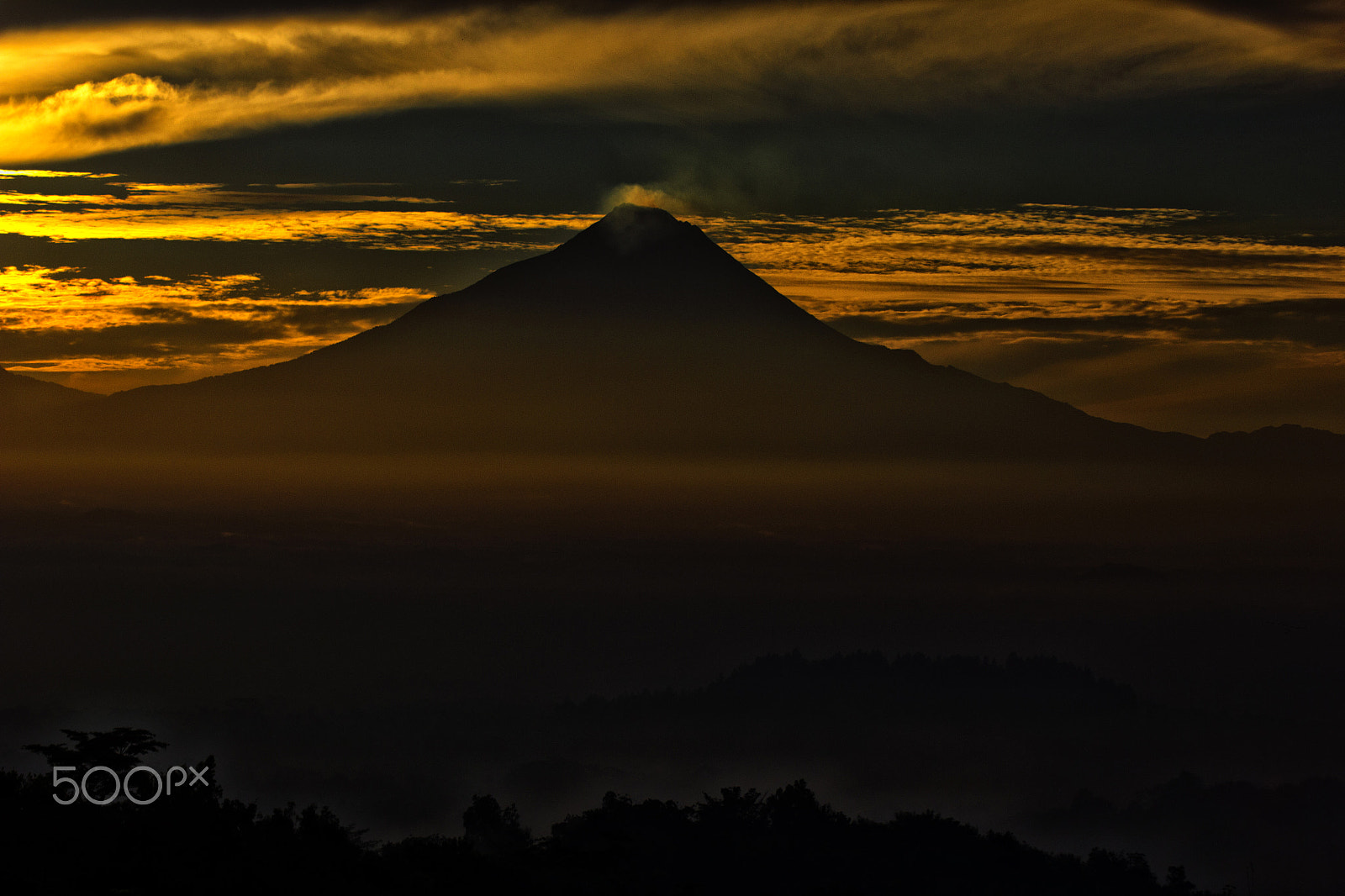 Canon EOS 60D + Tamron AF 70-300mm F4-5.6 Di LD Macro sample photo. Approaching, at 6 am from merapi photography