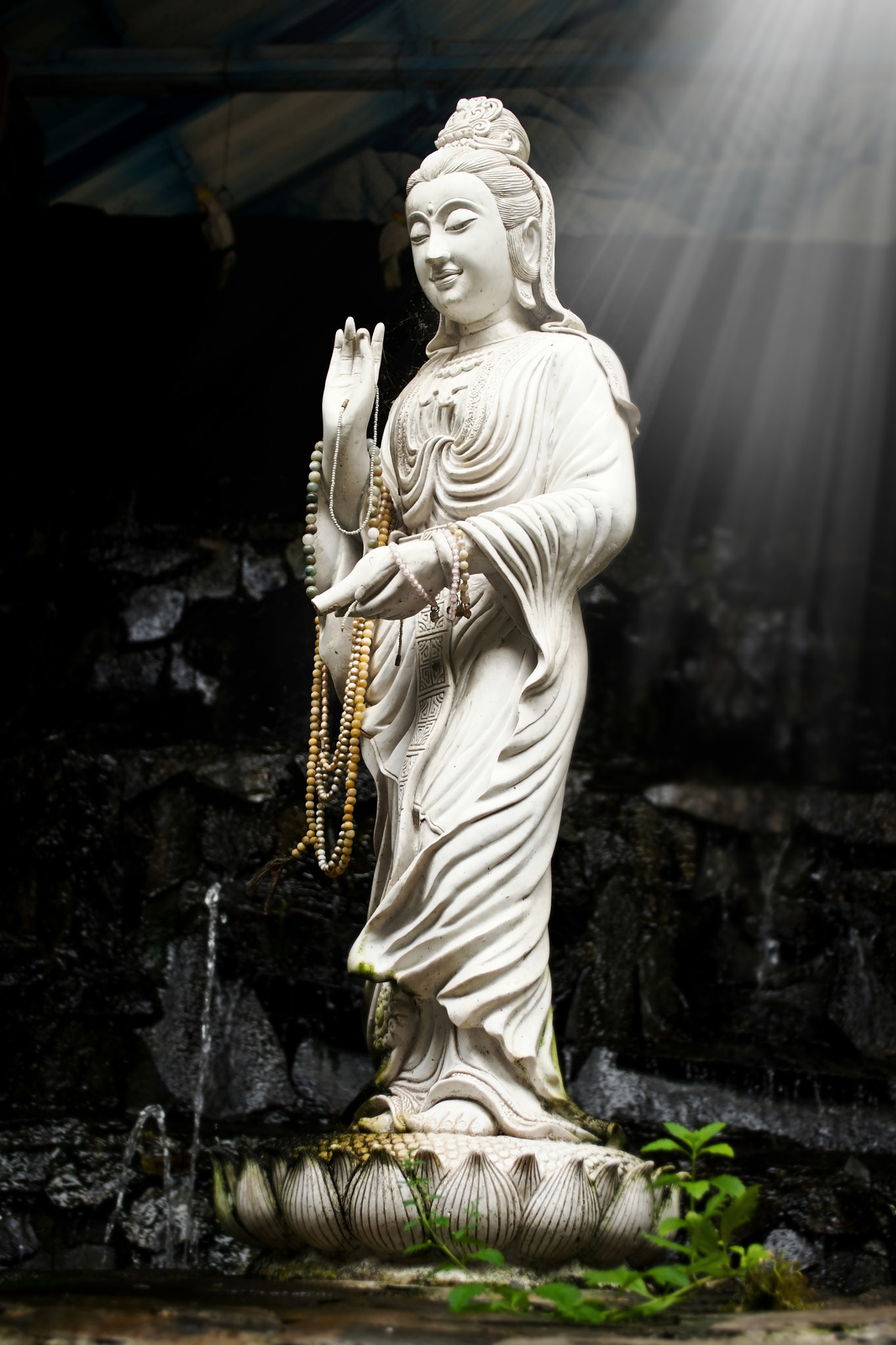 18.00 - 55.00 mm f/3.5 - 5.6 sample photo. Statue of bodhisattva kuan photography