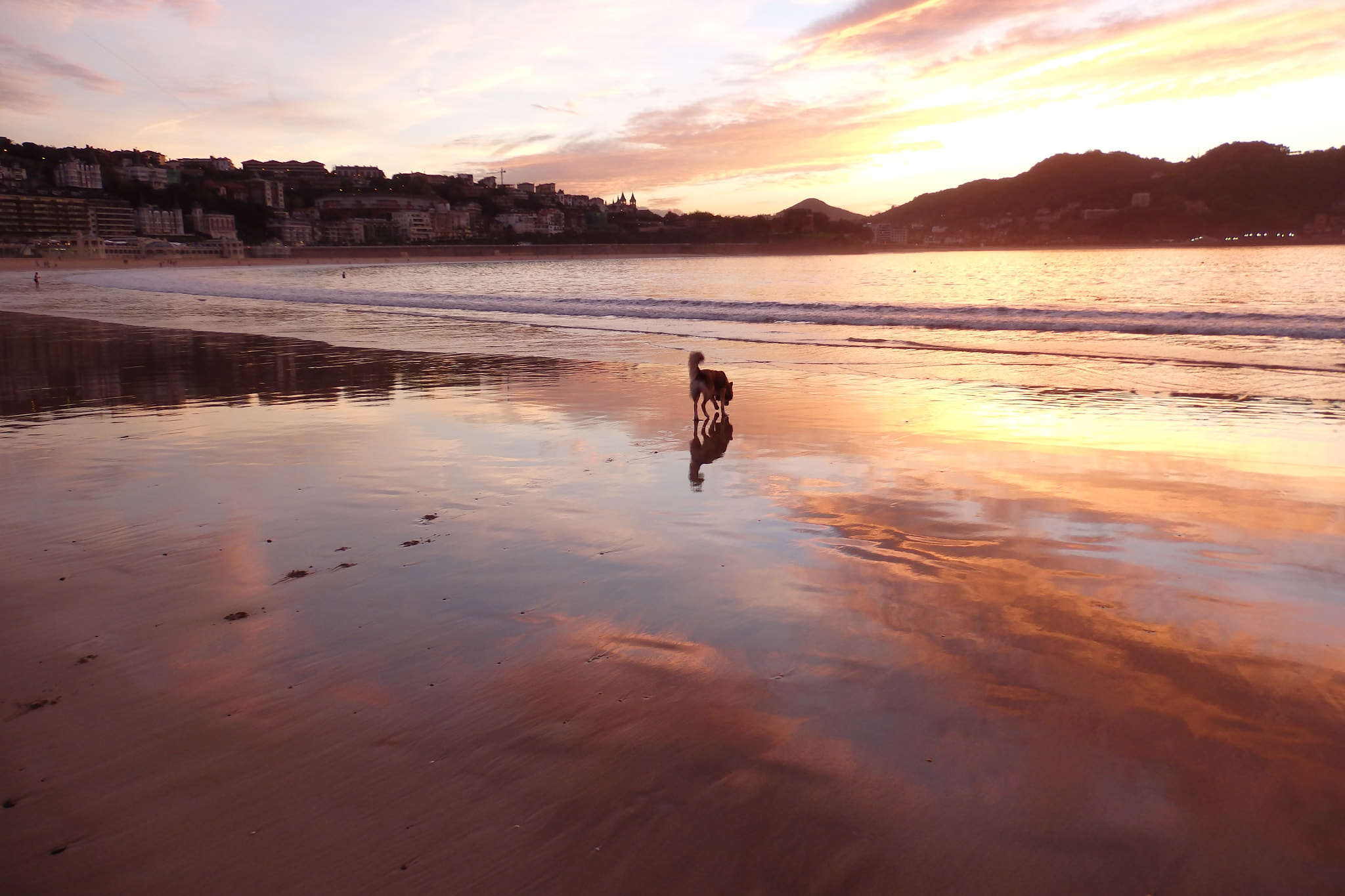 Olympus SZ-17 sample photo. Reflejos en la playa photography