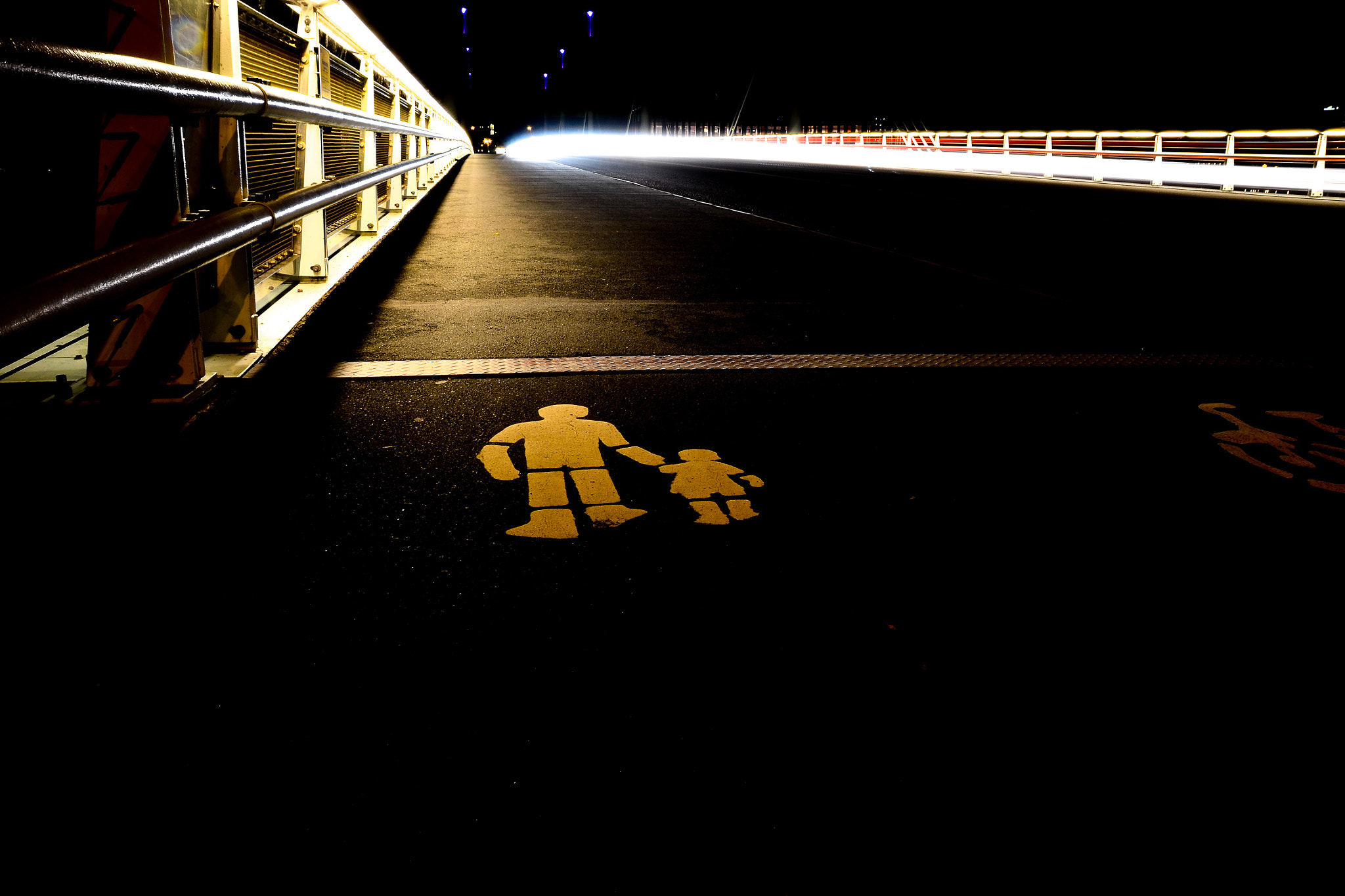 Sigma 17-70mm F2.8-4 DC Macro OS HSM sample photo. Light on the bridge photography