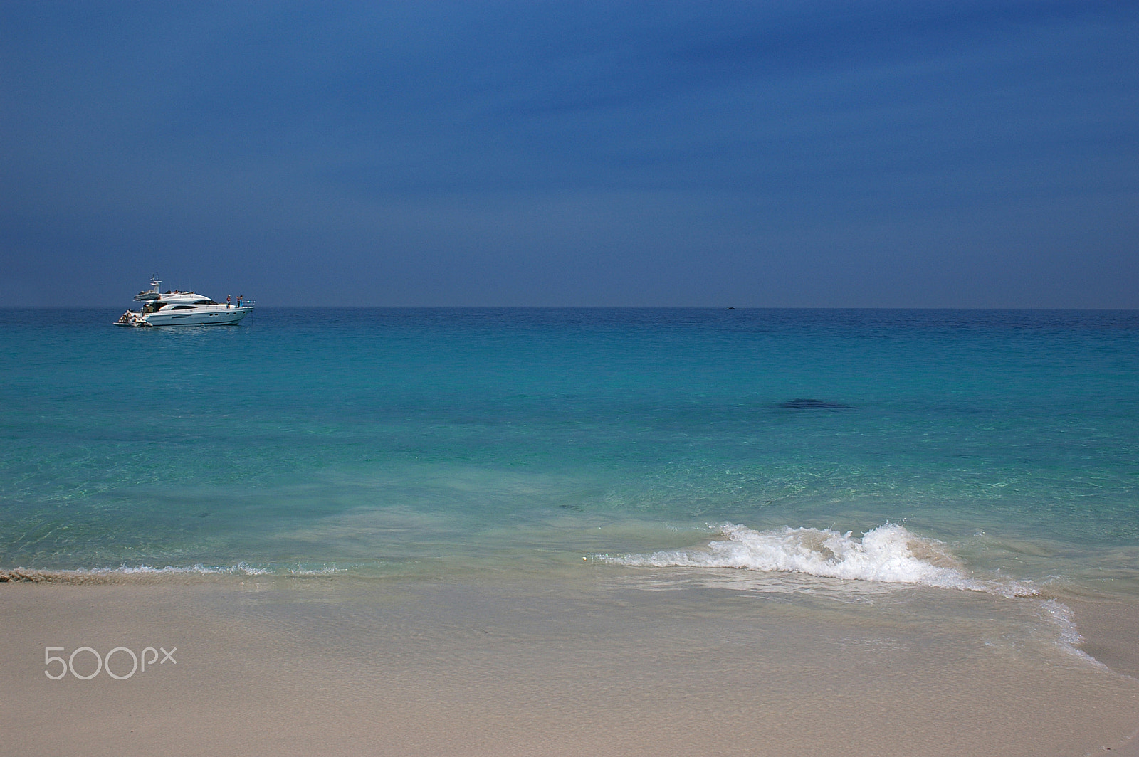 smc PENTAX-FA 28-105mm F3.2-4.5 AL[IF] sample photo. Blue & white photography