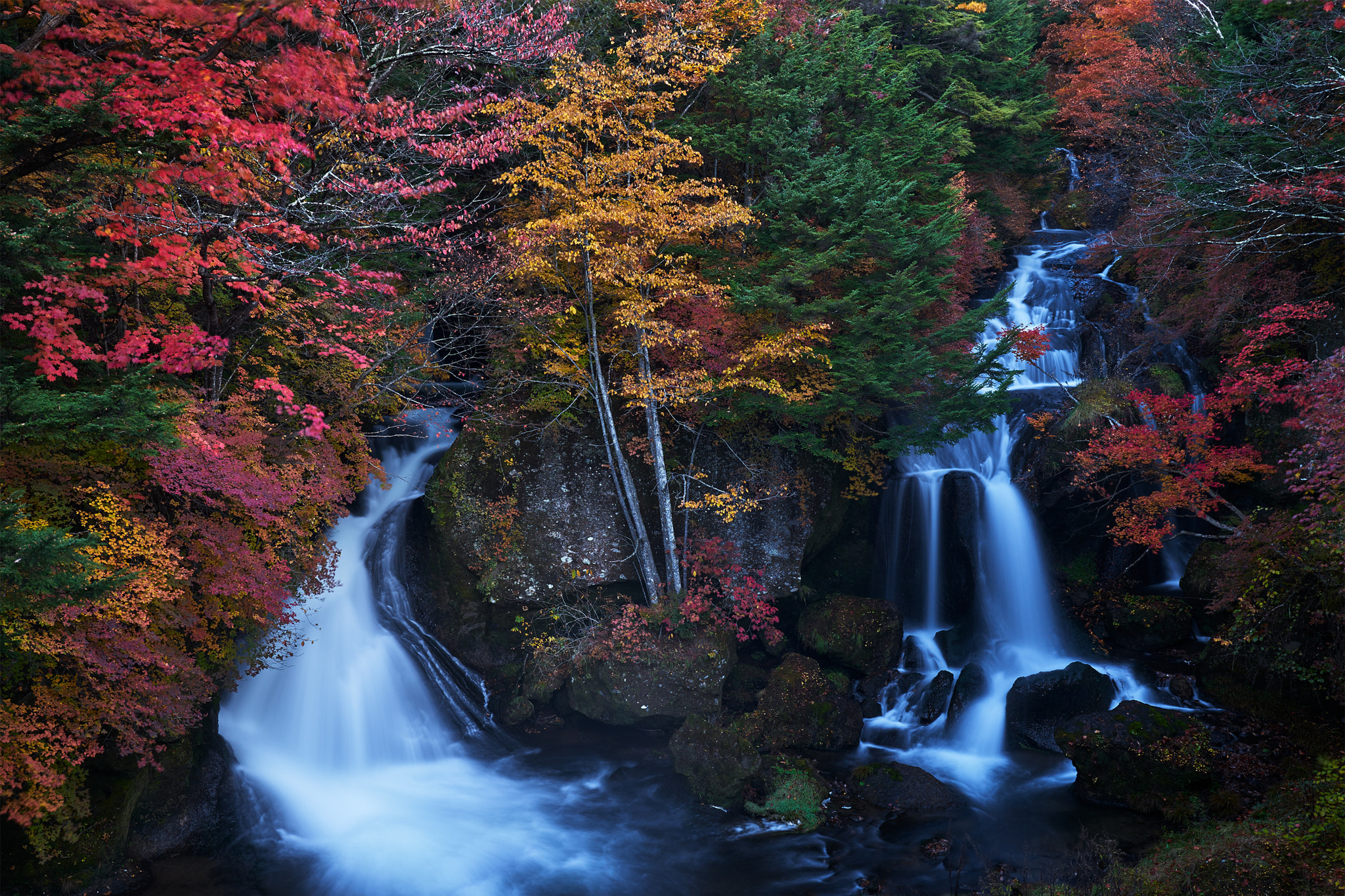 Sony a7 II + Sony FE 24-70mm F2.8 GM sample photo. Ryuzu-no-taki waterfall photography