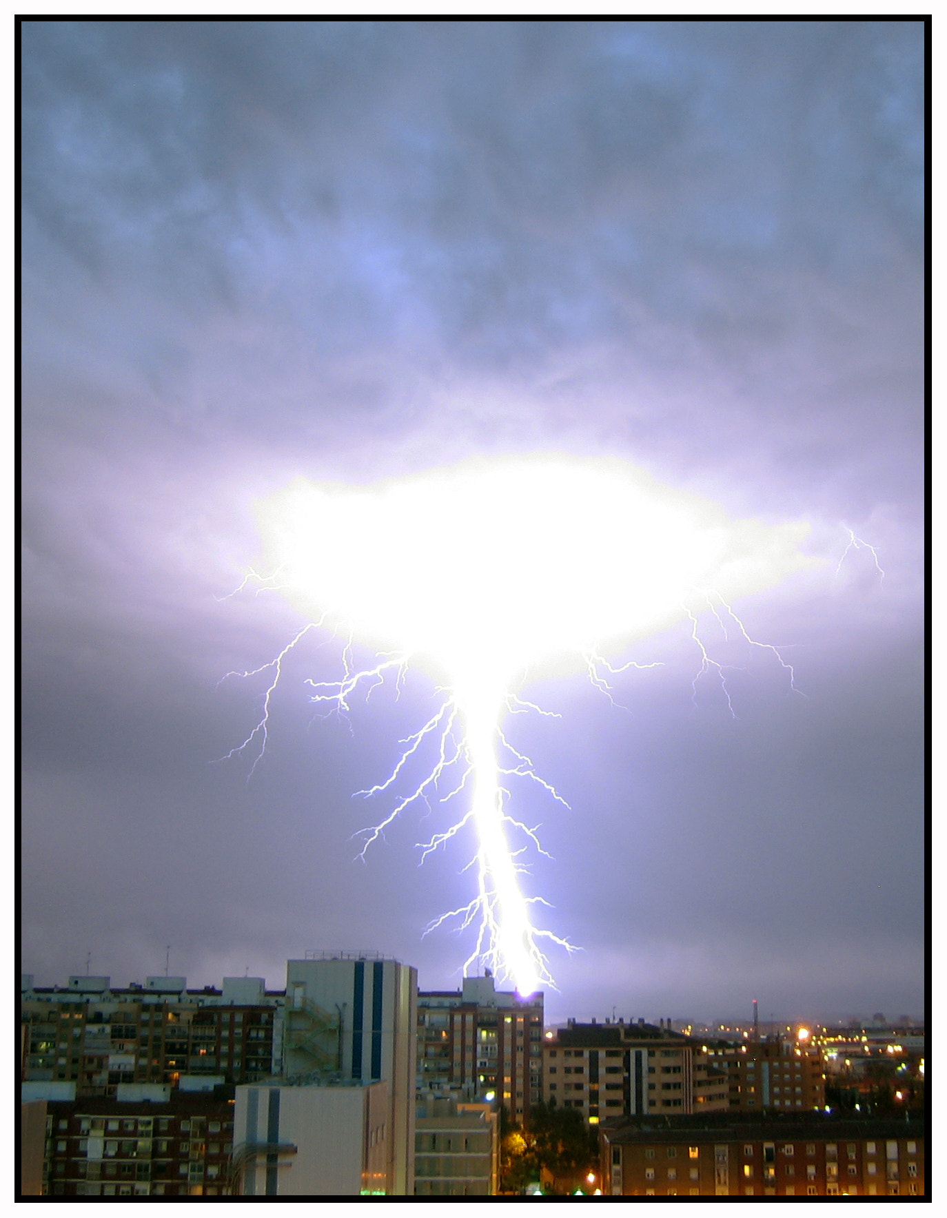 Canon DIGITAL IXUS 40 sample photo. Thor dios del trueno - serie lighting photography