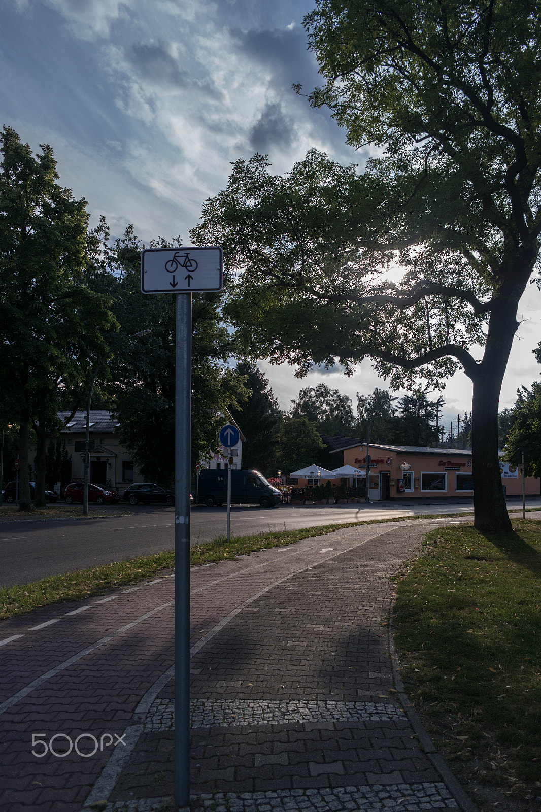 Samsung NX 16mm F2.4 Pancake sample photo. Road photography