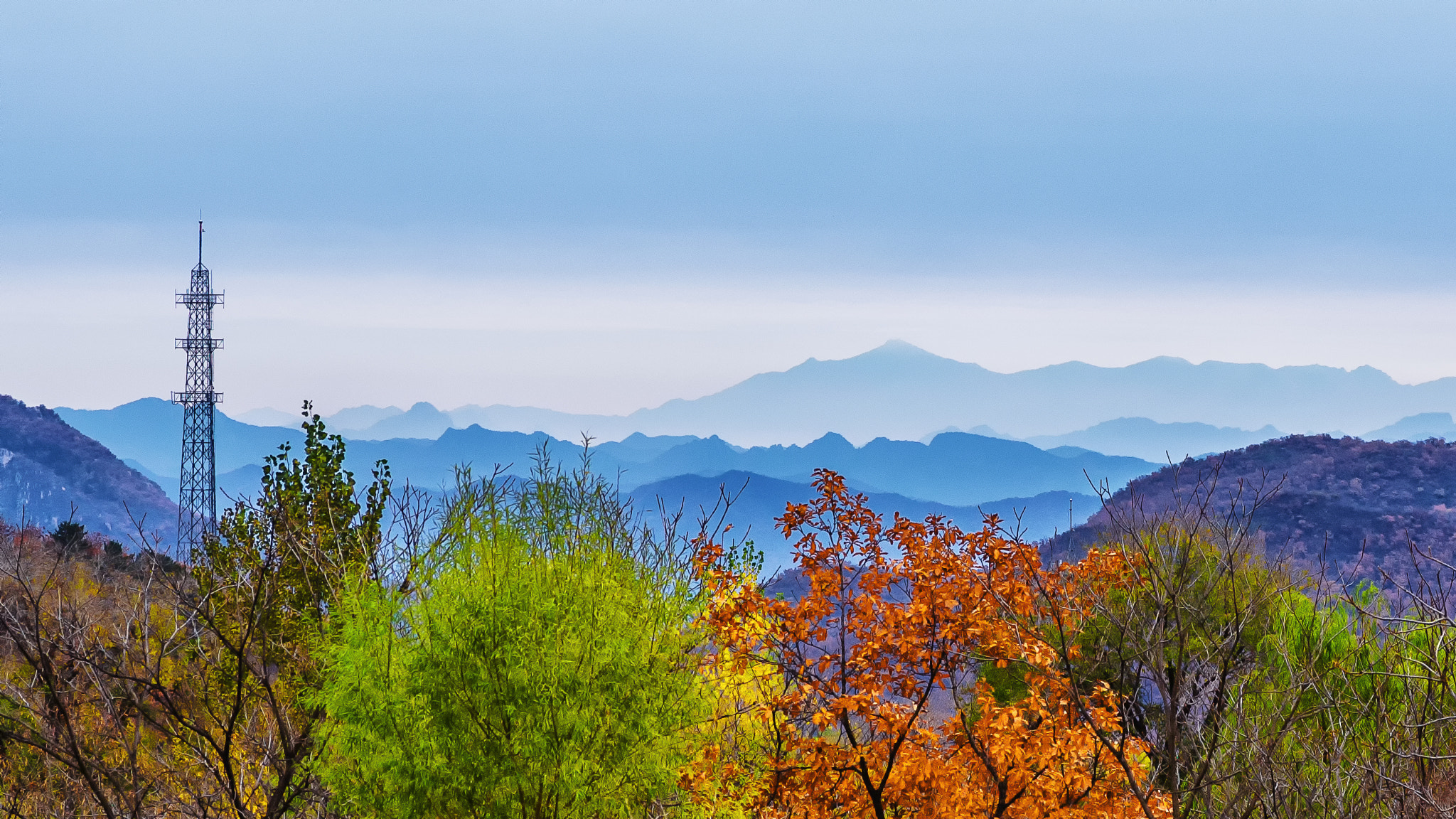 AF Zoom-Nikkor 28-105mm f/3.5-4.5D IF sample photo. Distant mountain photography