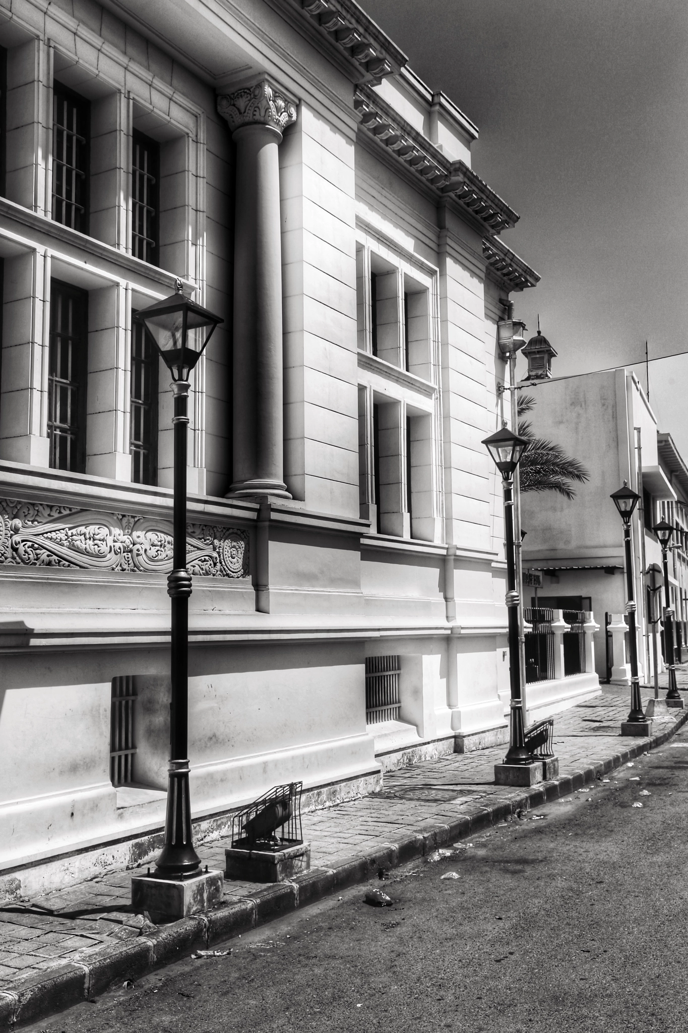 Canon EF 24-70mm F2.8L II USM sample photo. Colonial era street scene photography