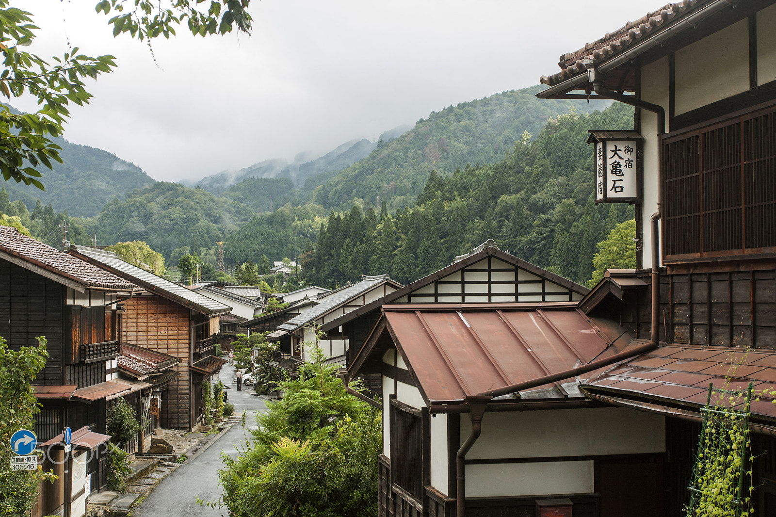Canon EOS 40D + Canon EF 17-40mm F4L USM sample photo. Old and famous onsen town photography
