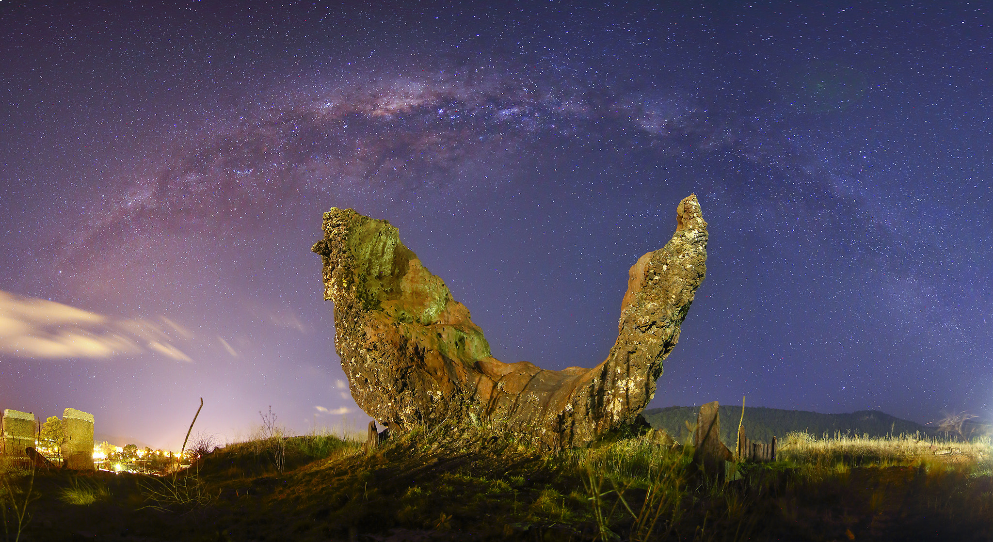 Tokina AT-X Pro 12-24mm F4 (IF) DX sample photo. Croissant rock & milky way photography