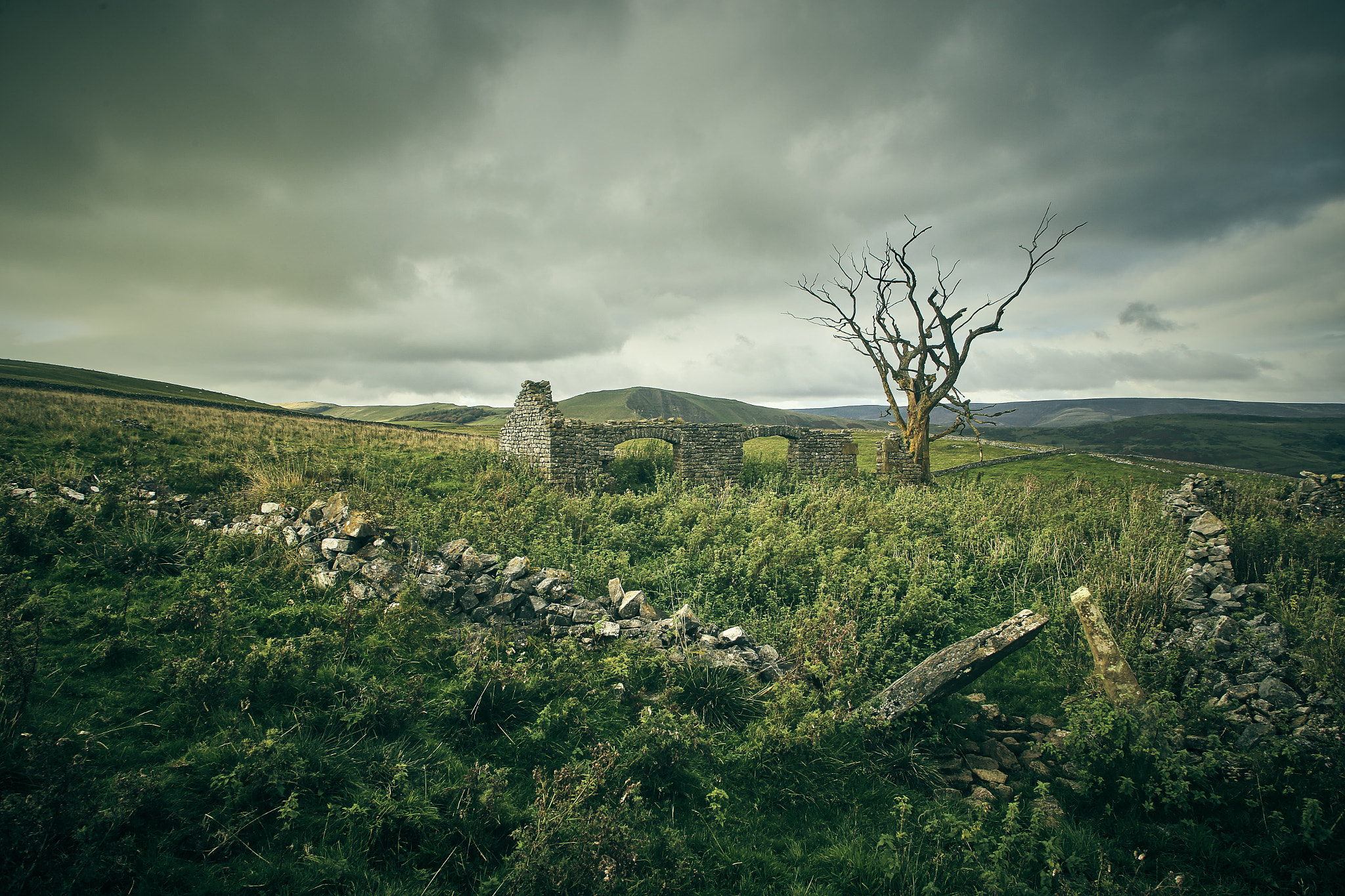 Canon EOS 6D + Canon EF 20-35mm F3.5-4.5 USM sample photo. Lonely house  photography