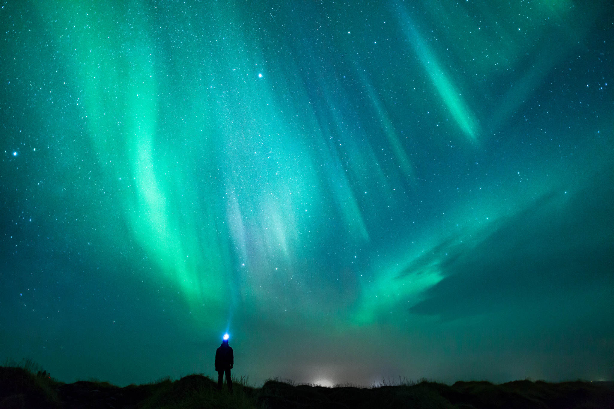 Canon EOS 5D Mark II + Sigma 20mm F1.4 DG HSM Art sample photo. Observing the auroras photography