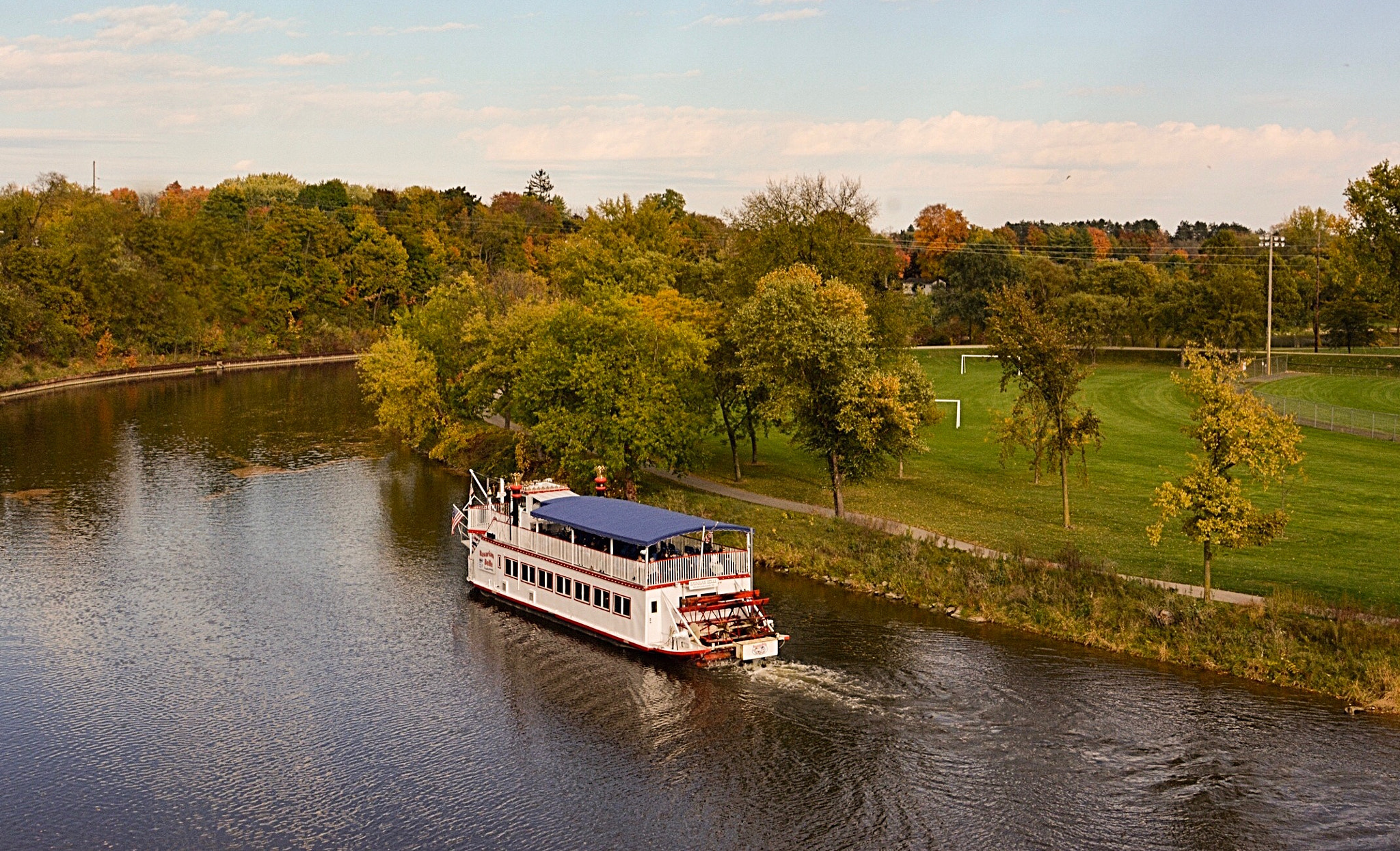 Nikon AF-S Nikkor 24-120mm F4G ED VR sample photo. River boat photography