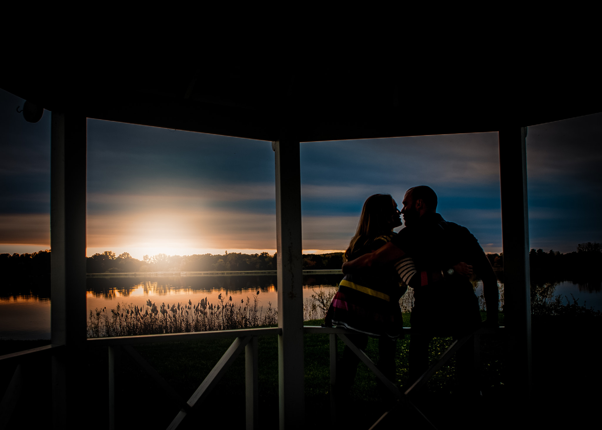 Nikon D3 + Nikon AF Nikkor 24mm F2.8D sample photo. Sunset kiss photography