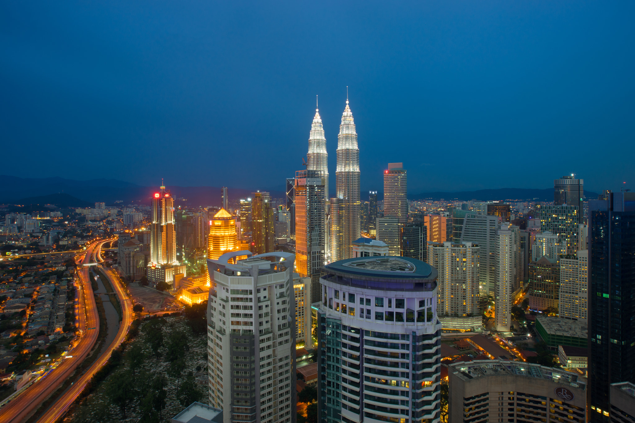 Tamron 18-270mm F3.5-6.3 Di II PZD sample photo. Blue hour photography
