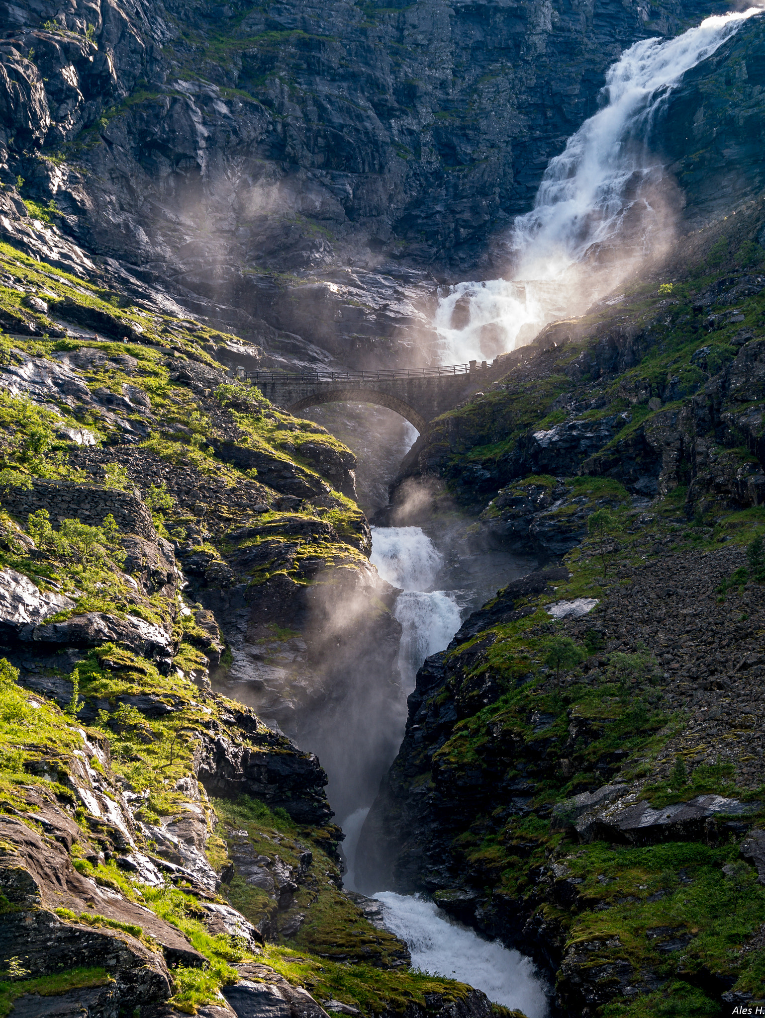 Panasonic Lumix DMC-GX85 (Lumix DMC-GX80 / Lumix DMC-GX7 Mark II) sample photo. Waterfall photography