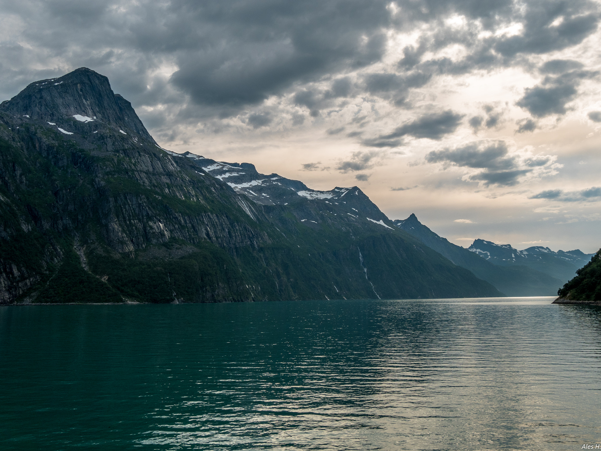 Panasonic Lumix DMC-GX85 (Lumix DMC-GX80 / Lumix DMC-GX7 Mark II) sample photo. Fjord photography