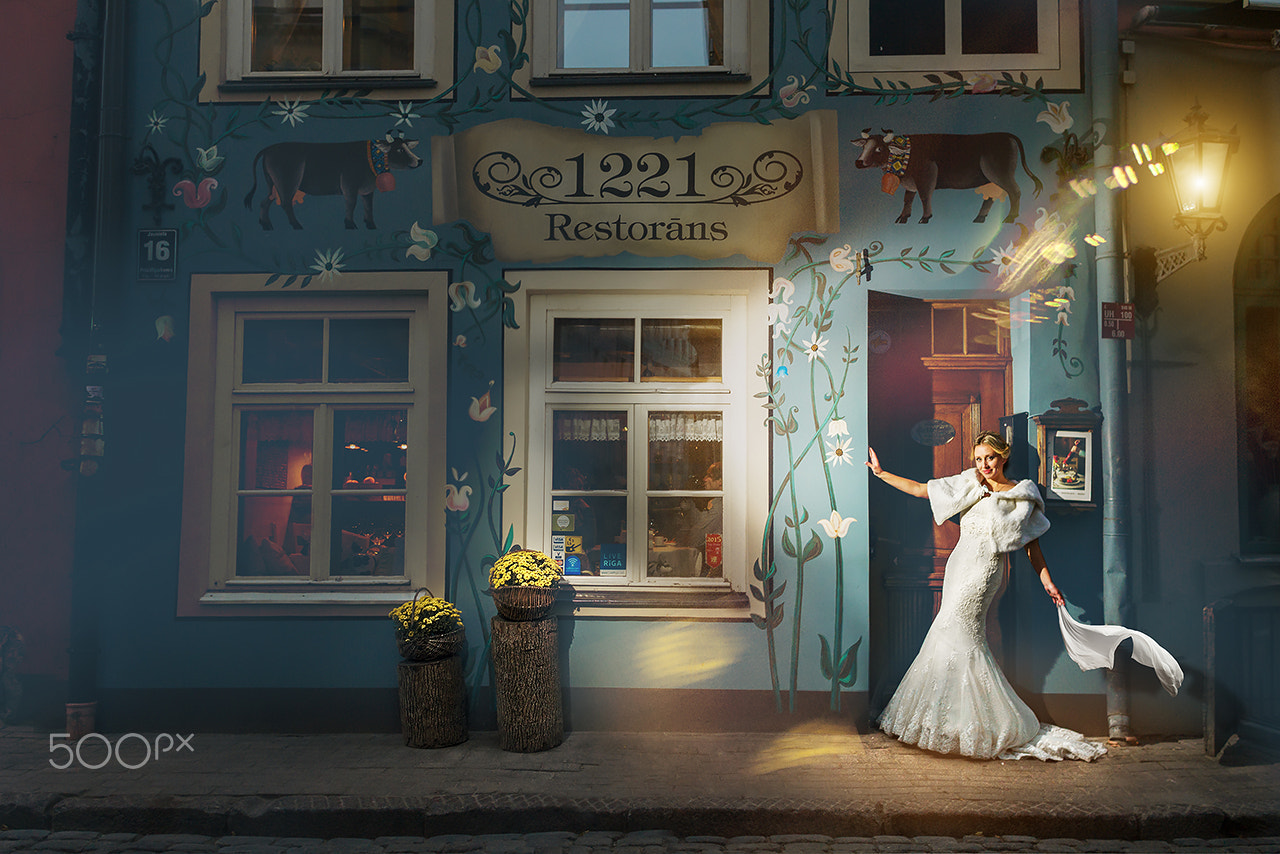 Canon EF 24mm f/1.4L sample photo. Night shooting, riga, latvia photography