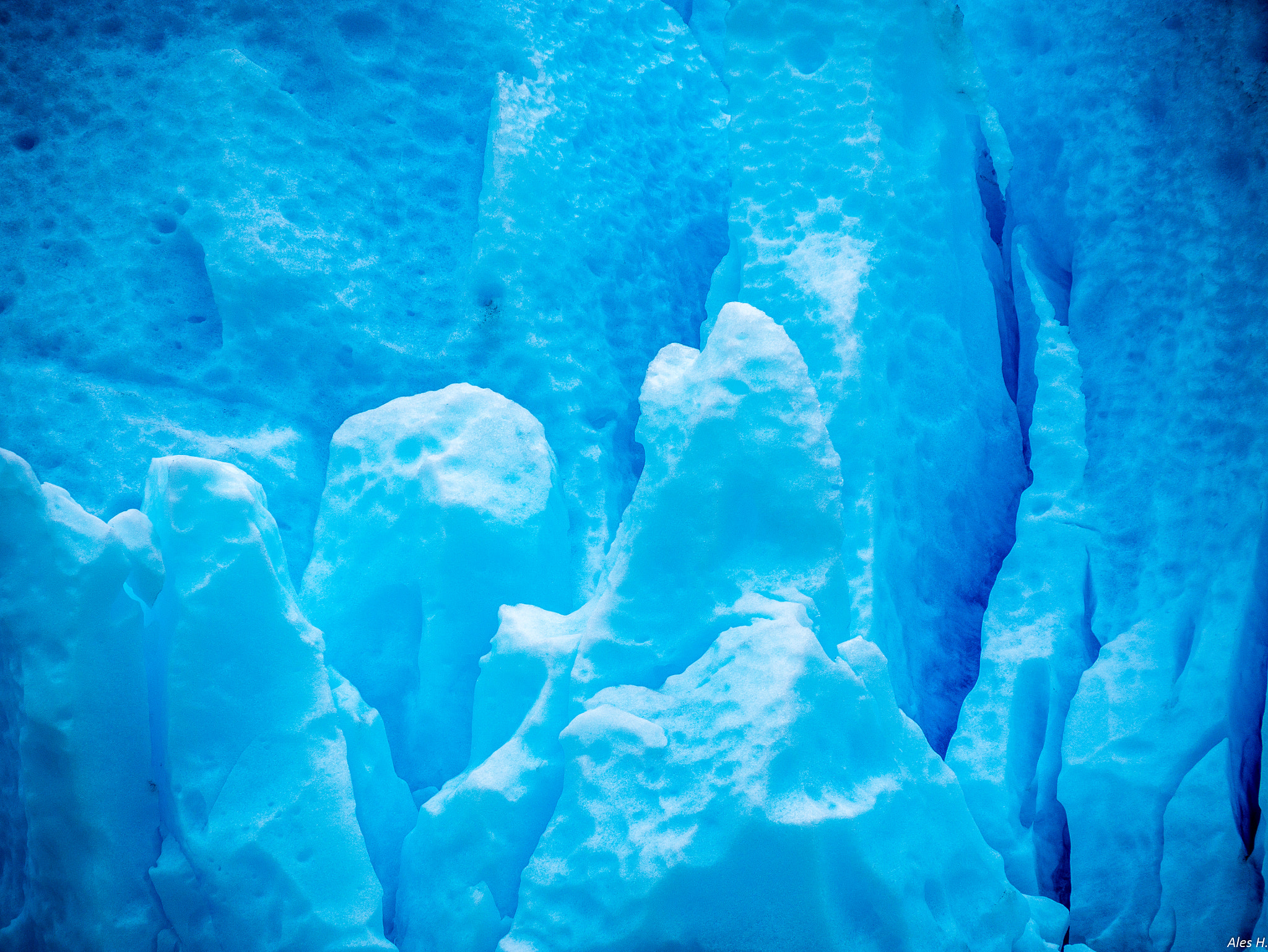 Panasonic Lumix DMC-GX85 (Lumix DMC-GX80 / Lumix DMC-GX7 Mark II) sample photo. Blue ice photography