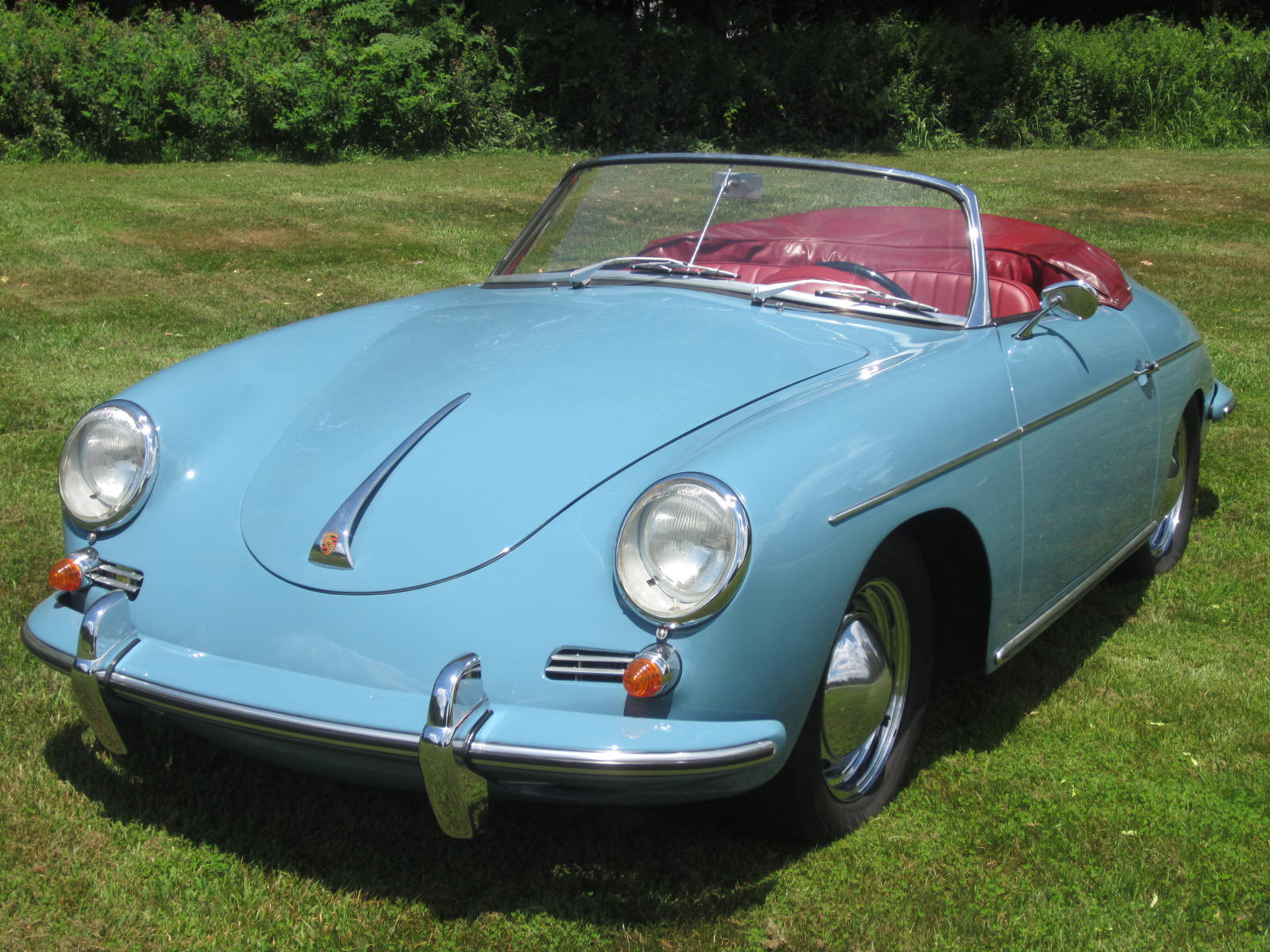 Canon PowerShot ELPH 300 HS (IXUS 220 HS / IXY 410F) sample photo. 1967 jaguar xke series 1 1/2 roadster photography