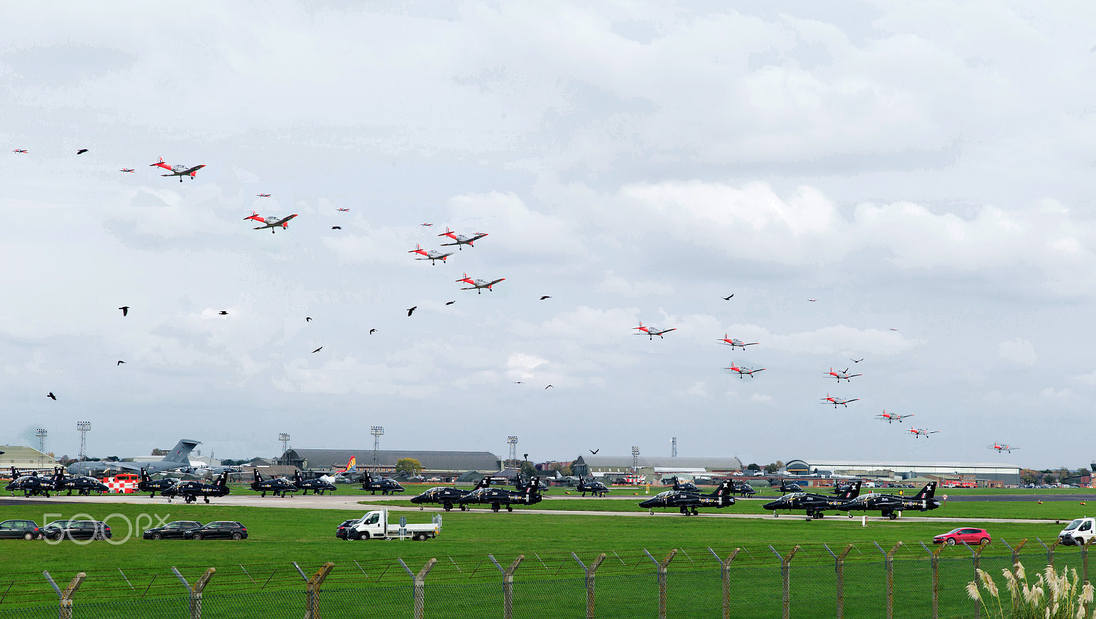 Leica M9 + Leica Summarit-M 75mm F2.5 sample photo. How many planes you see? photo jaimanuel freire photography
