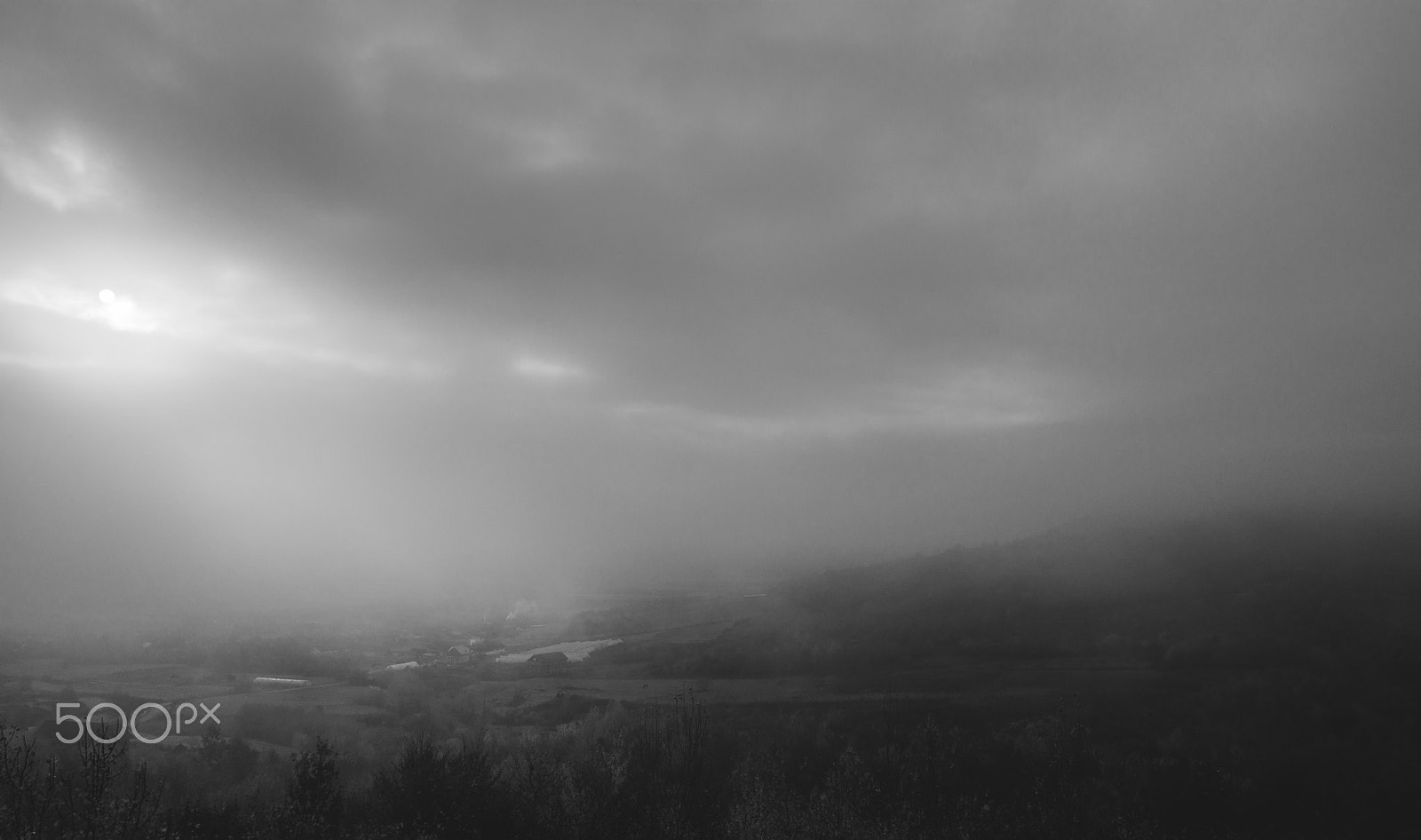 Nikon D7200 + Nikon AF Nikkor 20mm F2.8D sample photo. Eerie morning photography