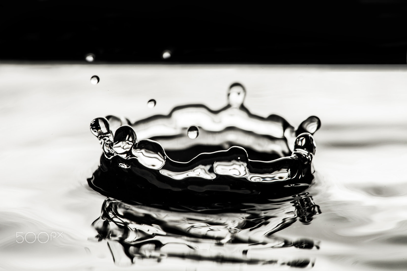 Sigma APO Macro 150mm f/2.8 EX DG HSM sample photo. Drop crown photography