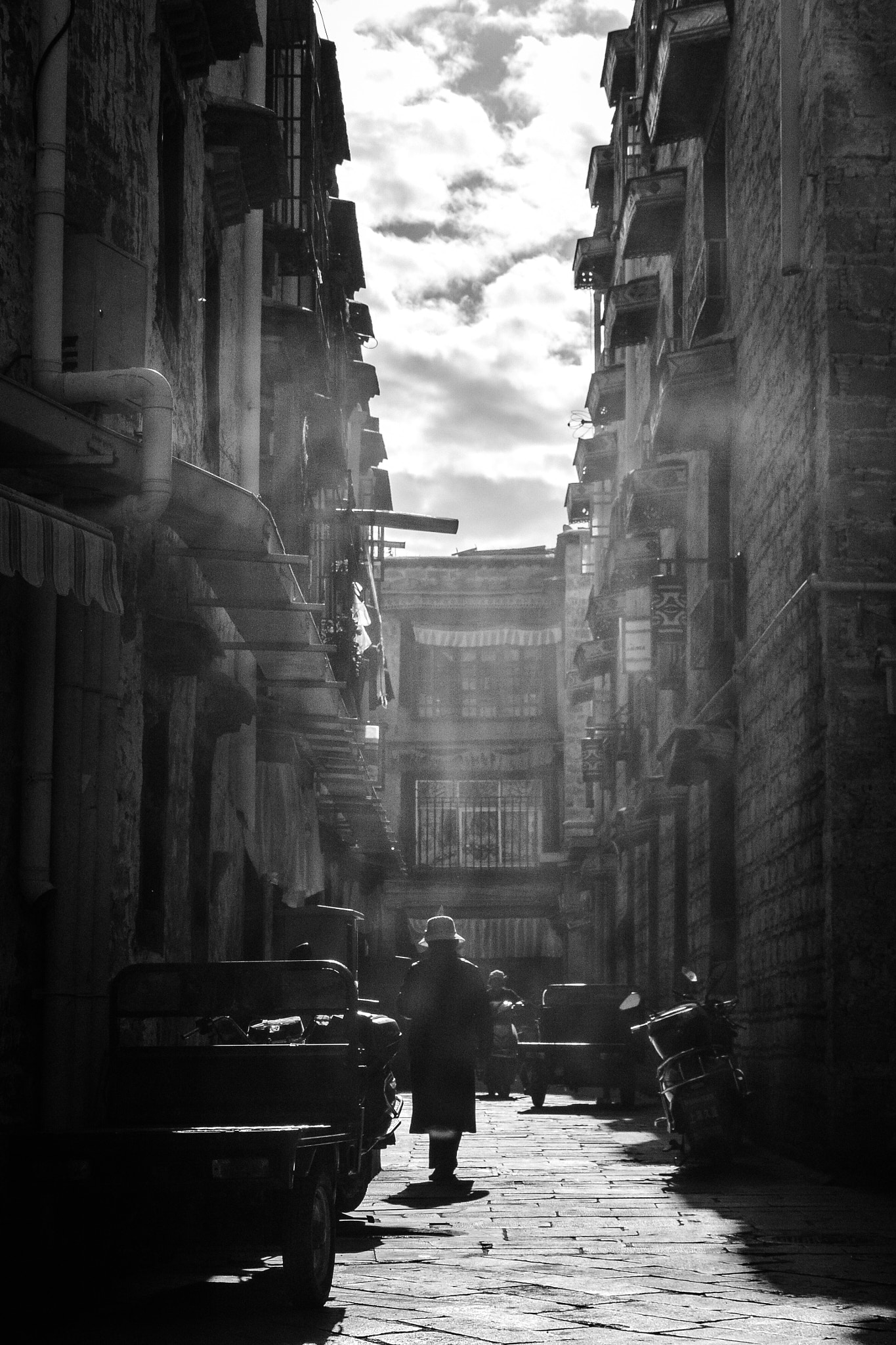 Nikon 1 Nikkor VR 30-110mm F3.8-5.6 sample photo. People in the lane photography
