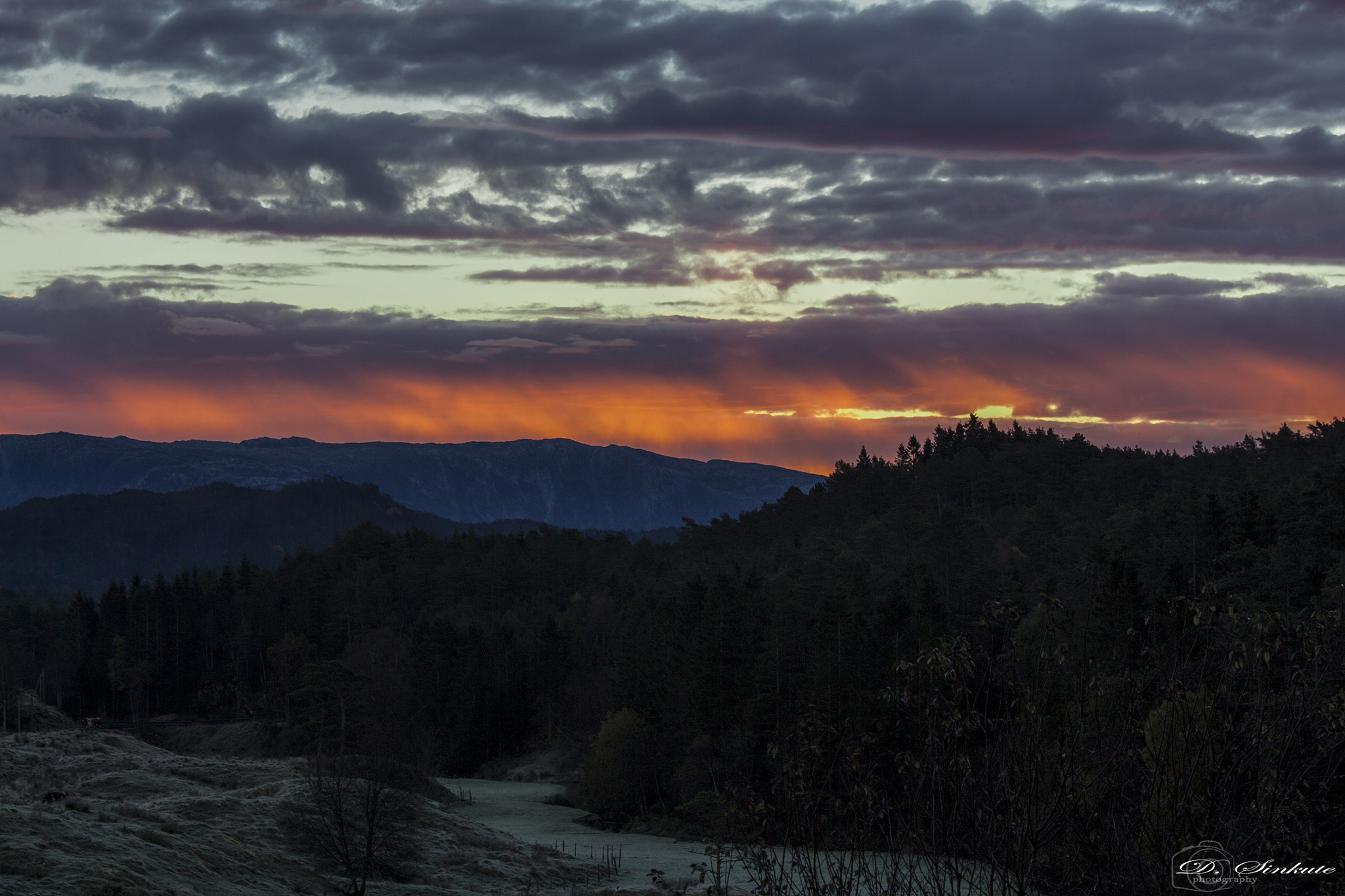 Canon EOS 700D (EOS Rebel T5i / EOS Kiss X7i) + Canon EF 70-200mm F4L IS USM sample photo. Mountains on fire photography