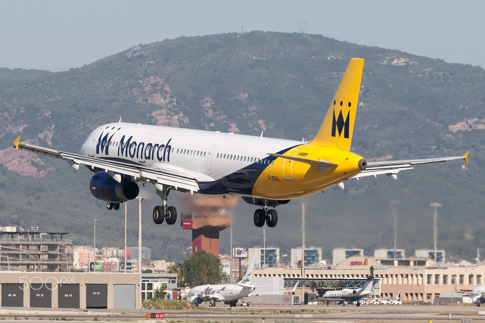 AF Zoom-Nikkor 80-200mm f/2.8 ED sample photo. Monarch a321g-zbal photography