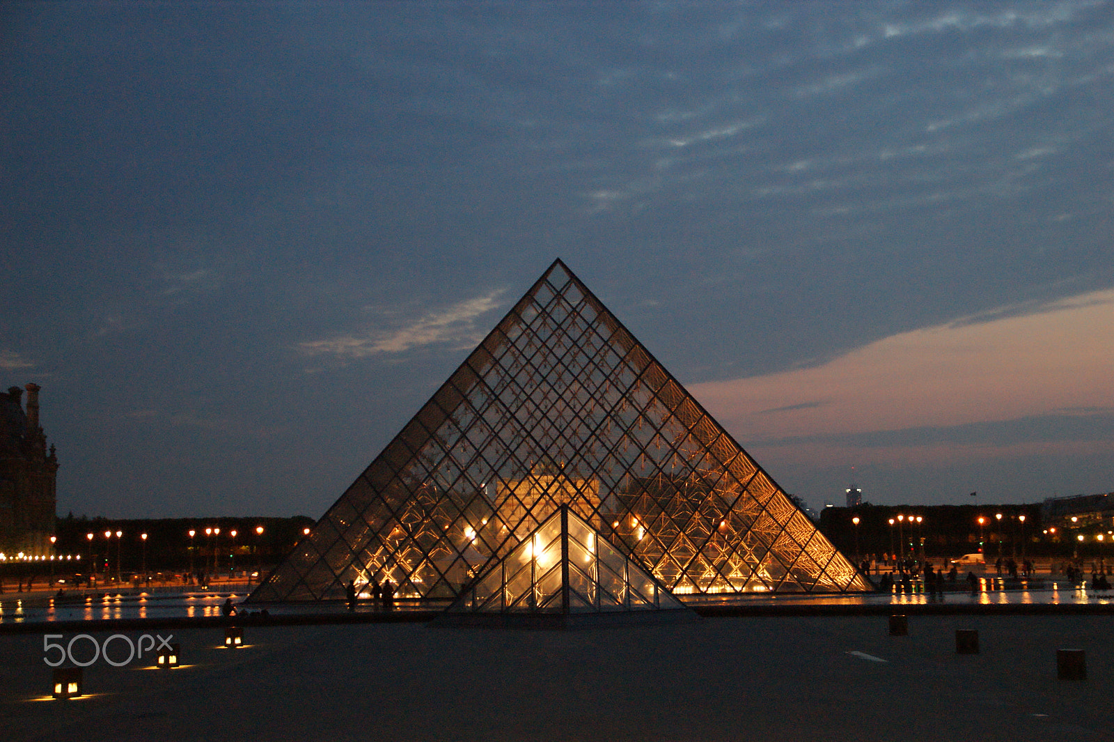 Sony Alpha DSLR-A350 sample photo. Sunset over the louvre's pyramid photography