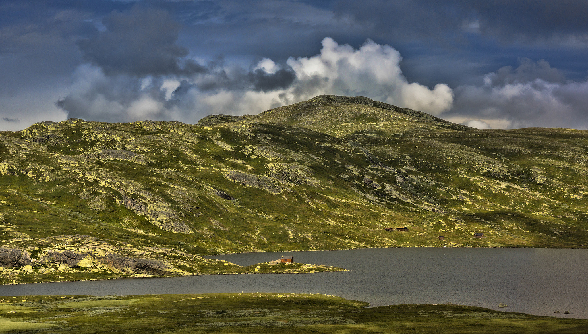 17-50mm F2.8 sample photo. View on heddensvatn photography