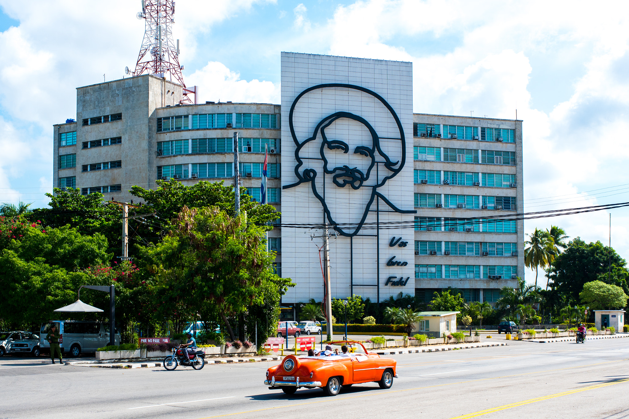 Nikon D810 + Nikon AF-S Nikkor 35mm F1.4G sample photo. Plaza de la revolution havana cuba photography