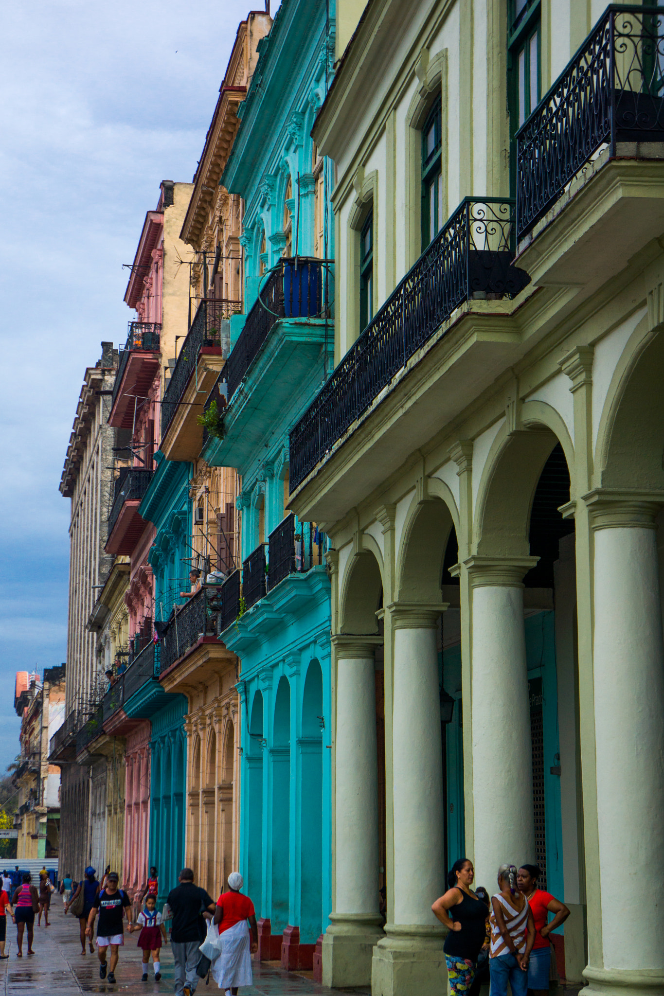 Hasselblad Lunar sample photo. Paseo de marti havana cuba photography