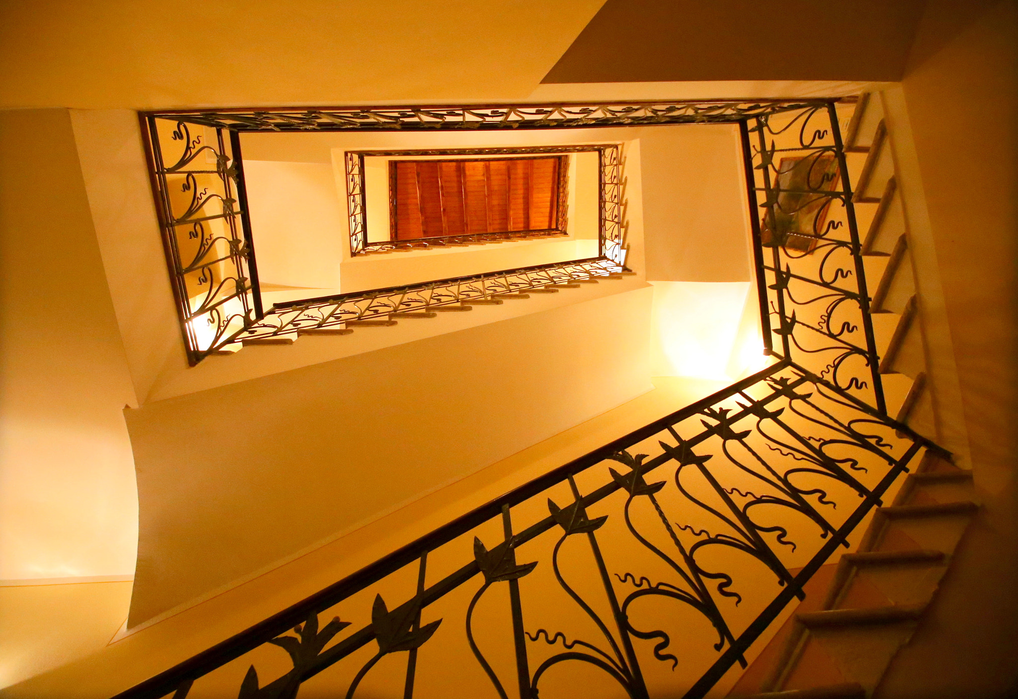 Sigma 8-16mm F4.5-5.6 DC HSM sample photo. Staircase photography
