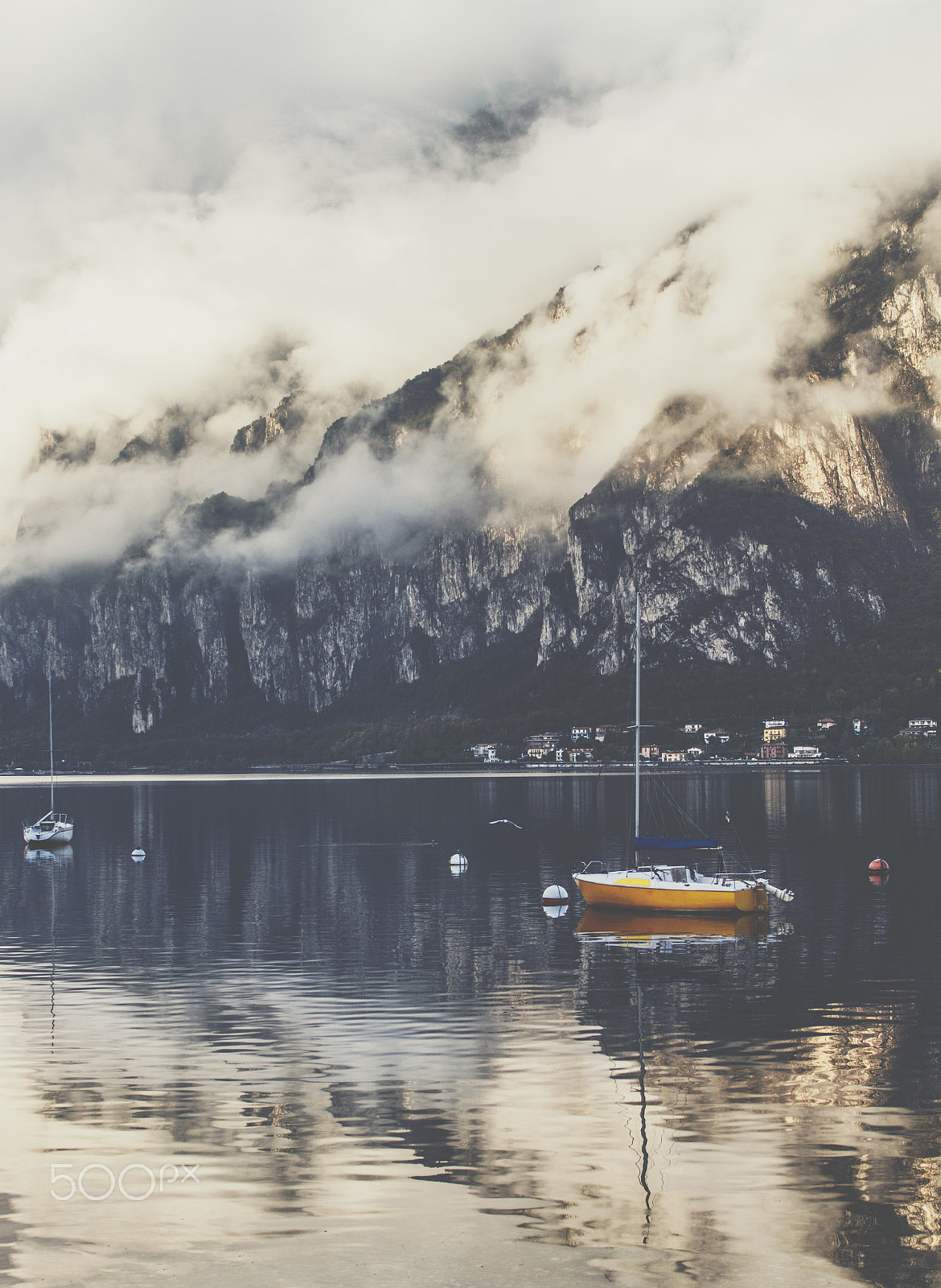 EF28-70mm f/2.8L USM sample photo. A boat in a lake photography
