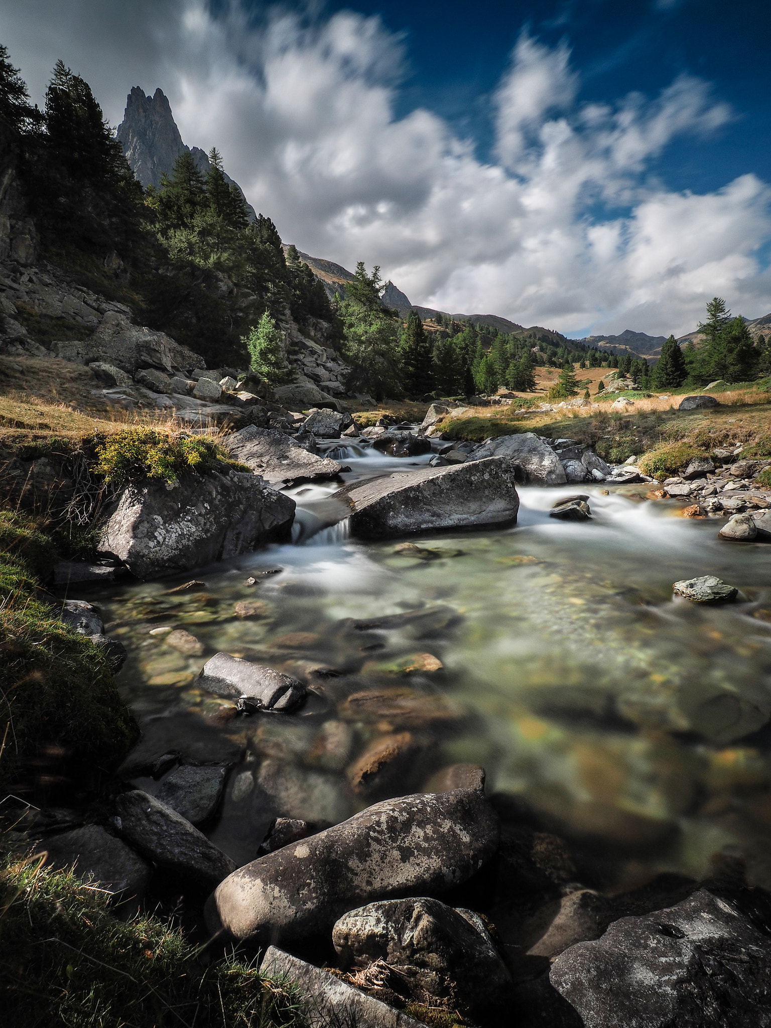 Olympus OM-D E-M1 + OLYMPUS M.9-18mm F4.0-5.6 sample photo. Moutain river photography