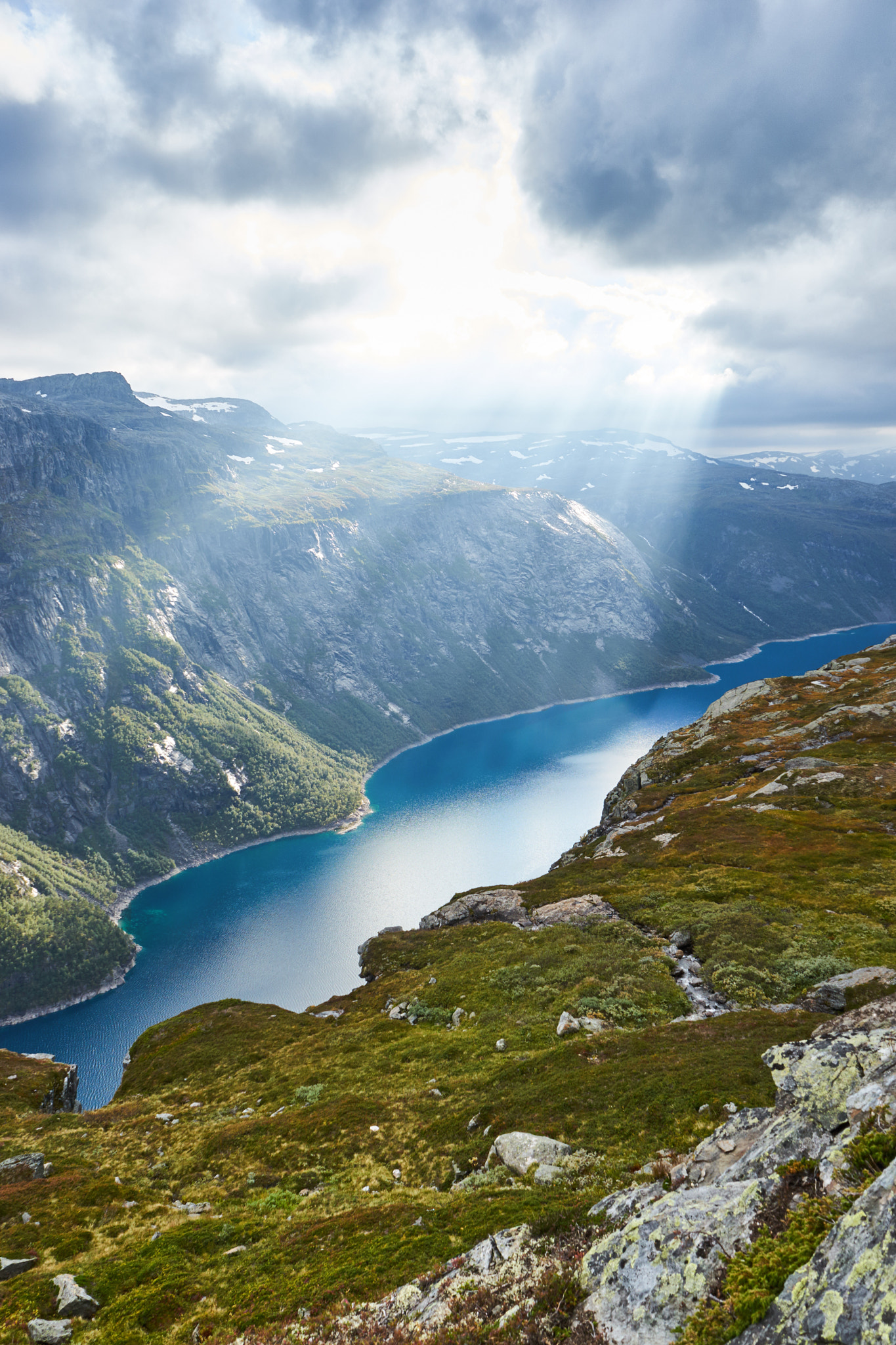 Sony a7 + Sony FE 28-70mm F3.5-5.6 OSS sample photo. Road to trolltunga photography