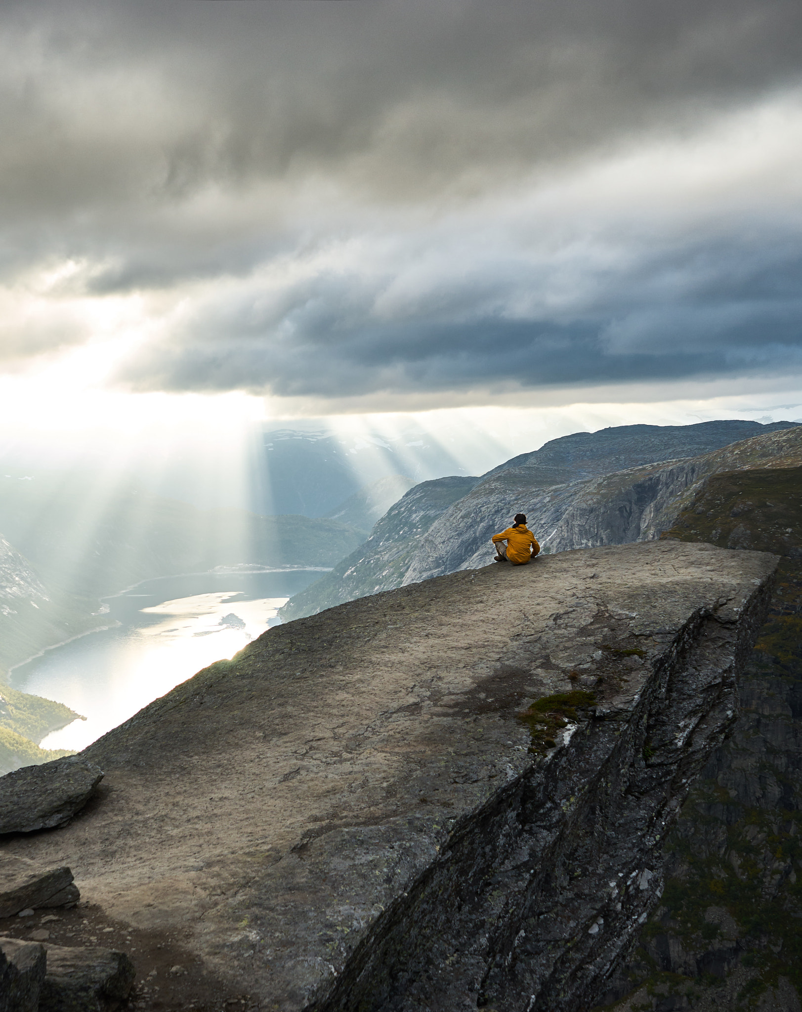 Sony a7 + Sony FE 28-70mm F3.5-5.6 OSS sample photo. Trolltunga photography